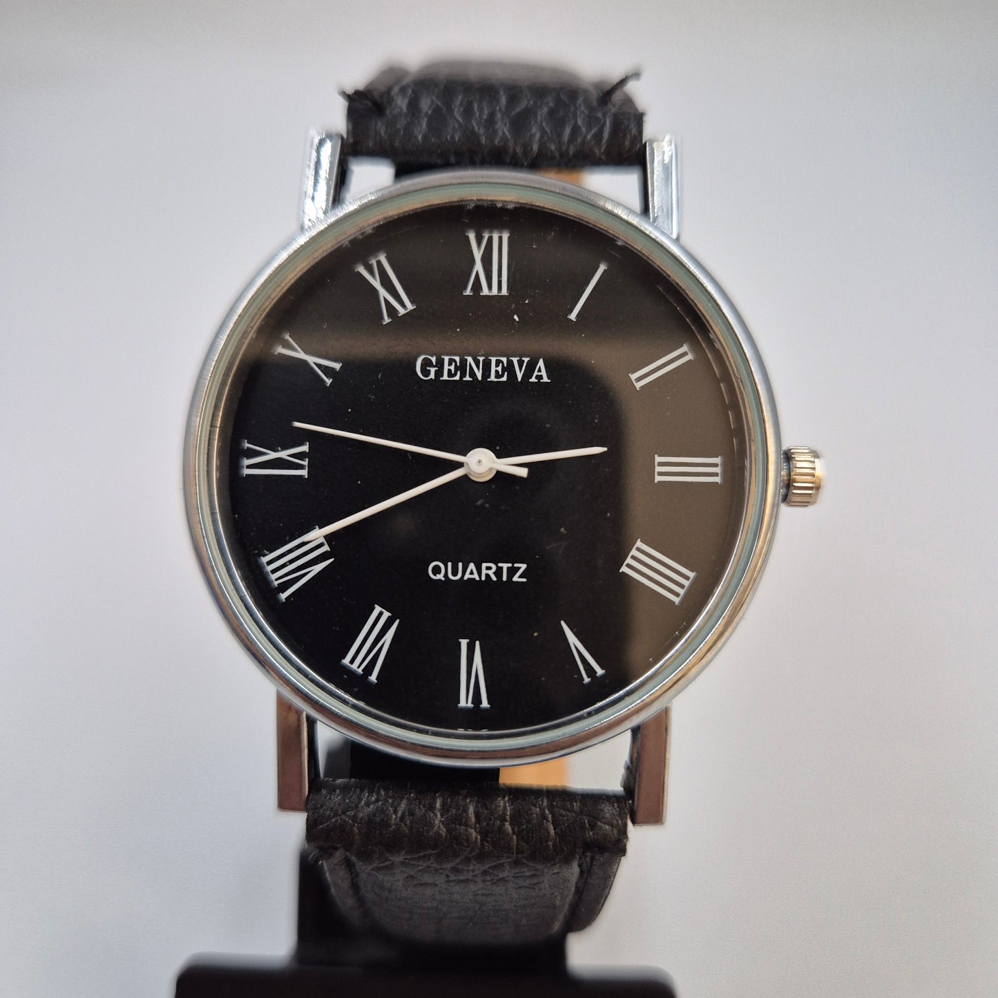 Klassische Geneva Armband Uhr – Schwarz mit römischen Ziffern