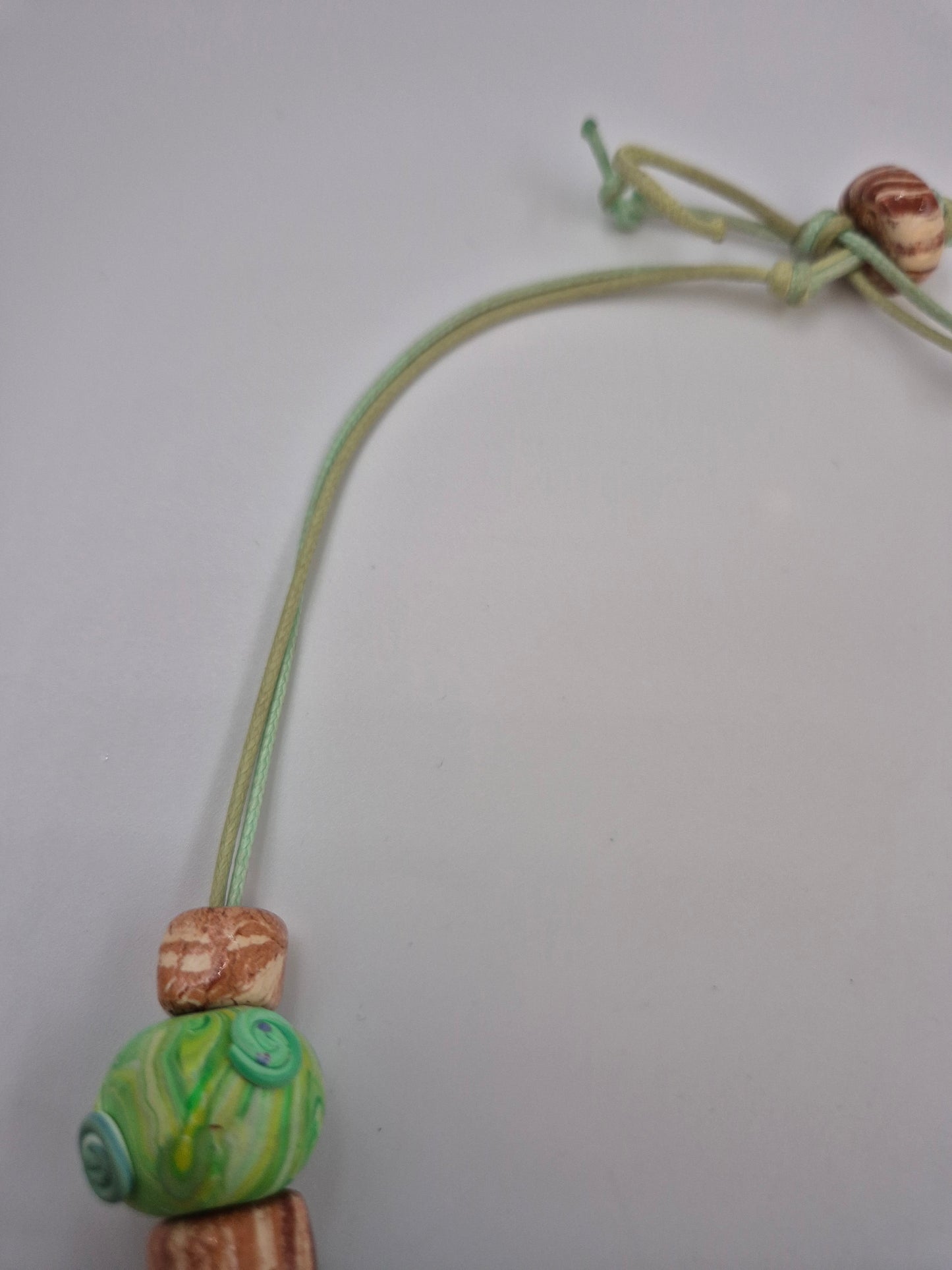 Bunte Statement Kette – Verspieltes Design mit texturierten Perlen
