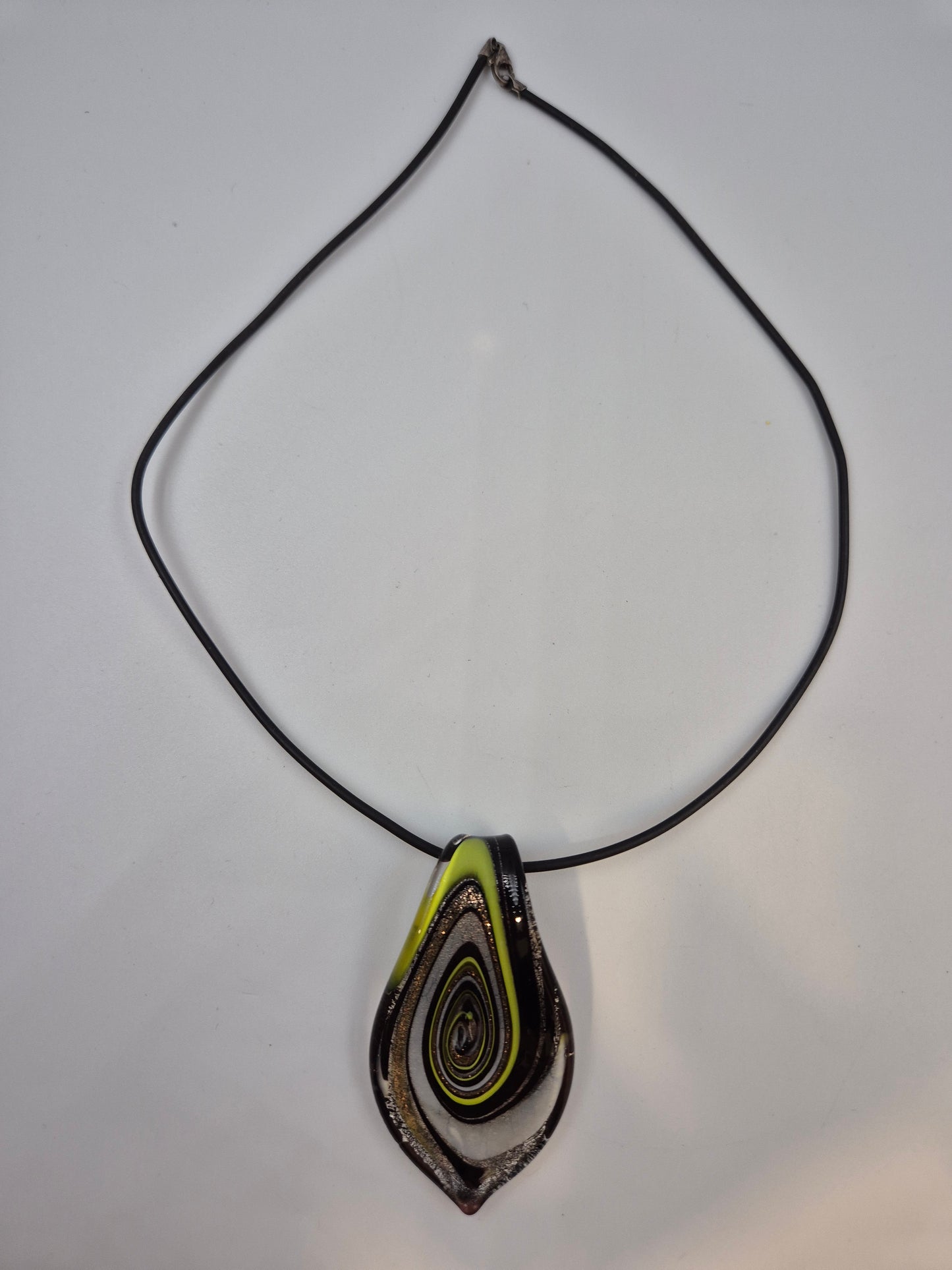 Elegante Damen Uhr Kette mit Muranoglas-Stil Anhänger in Schwarz-Gelb