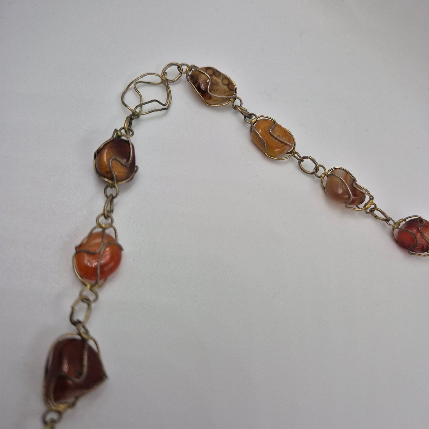 Vintage Damen Uhr Kette mit braun-roten Edelsteinen in Drahtwicklung
