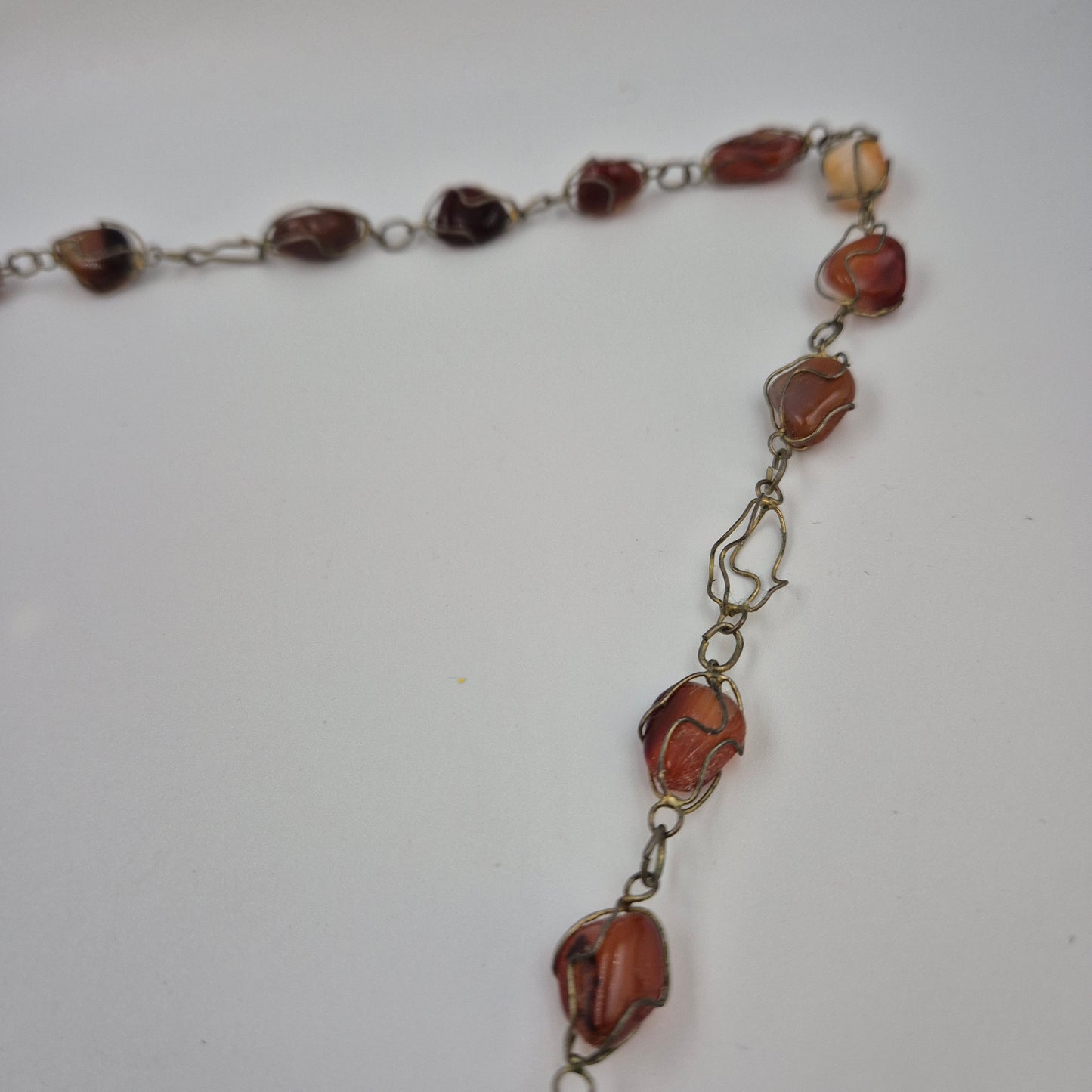 Vintage Damen Uhr Kette mit braun-roten Edelsteinen in Drahtwicklung