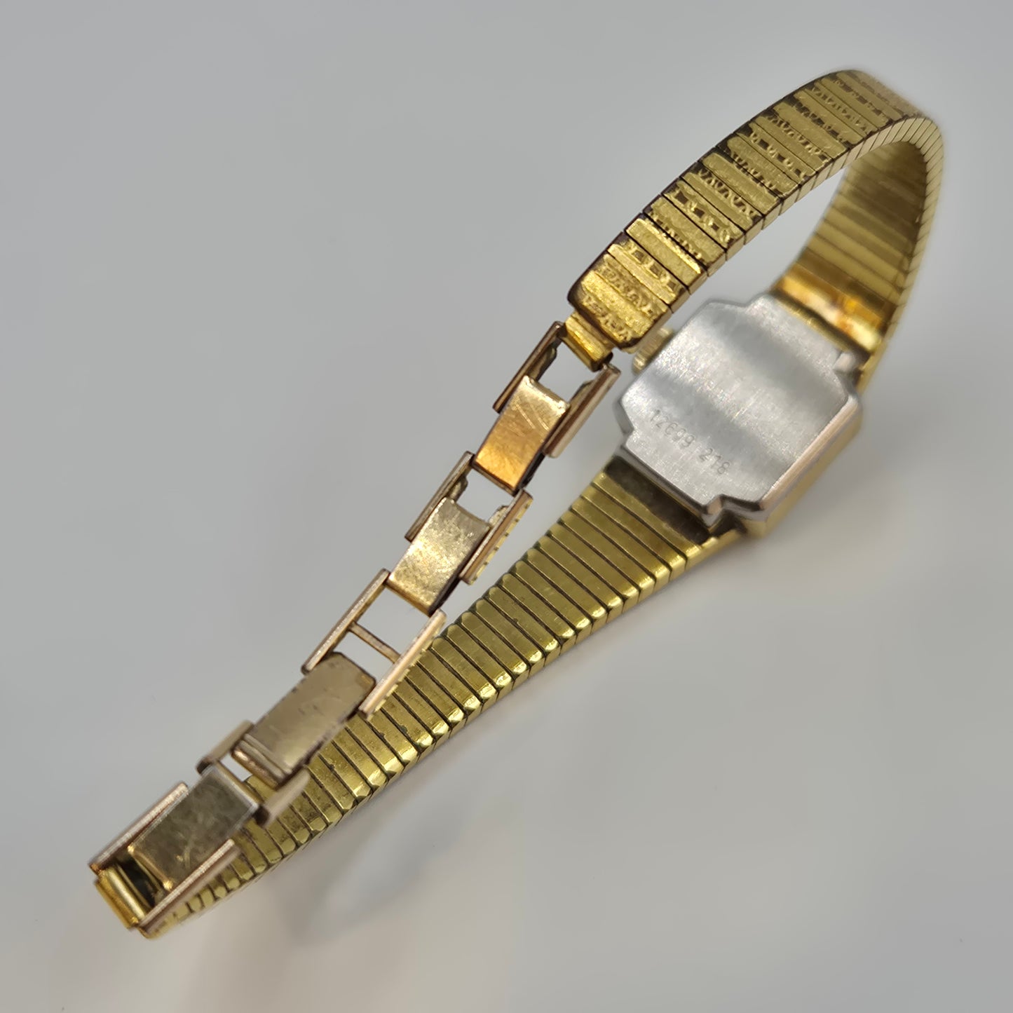 Vintage Pontiac Damen Uhr – Elegantes Schmuckstück mit Musterarmband