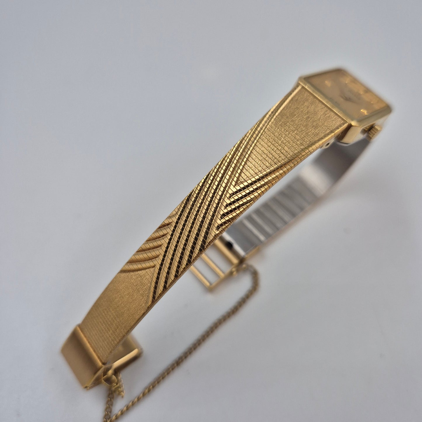 Elegante Pulsar Damen Uhr – Goldenes Vintage Design im Rechteck-Look