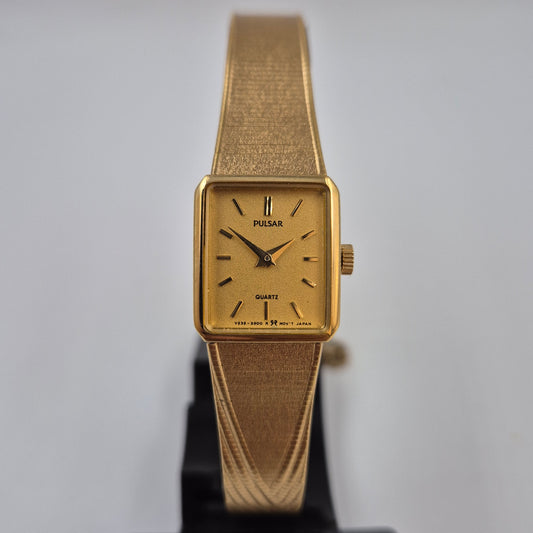 Elegante Pulsar Damen Uhr – Goldenes Vintage Design im Rechteck-Look