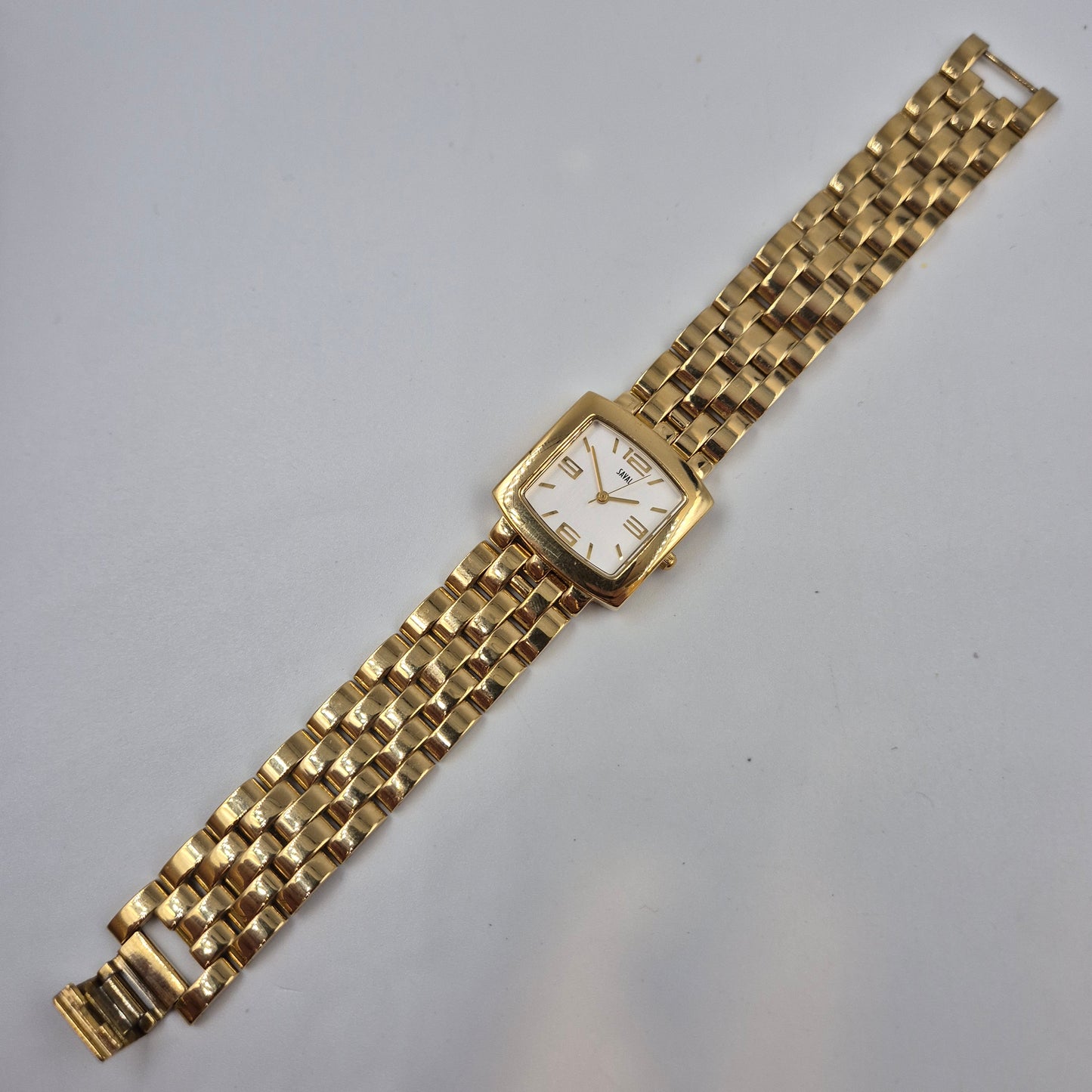 Elegante Saval Damen Uhr – Edles Design in glänzender Gold-Optik