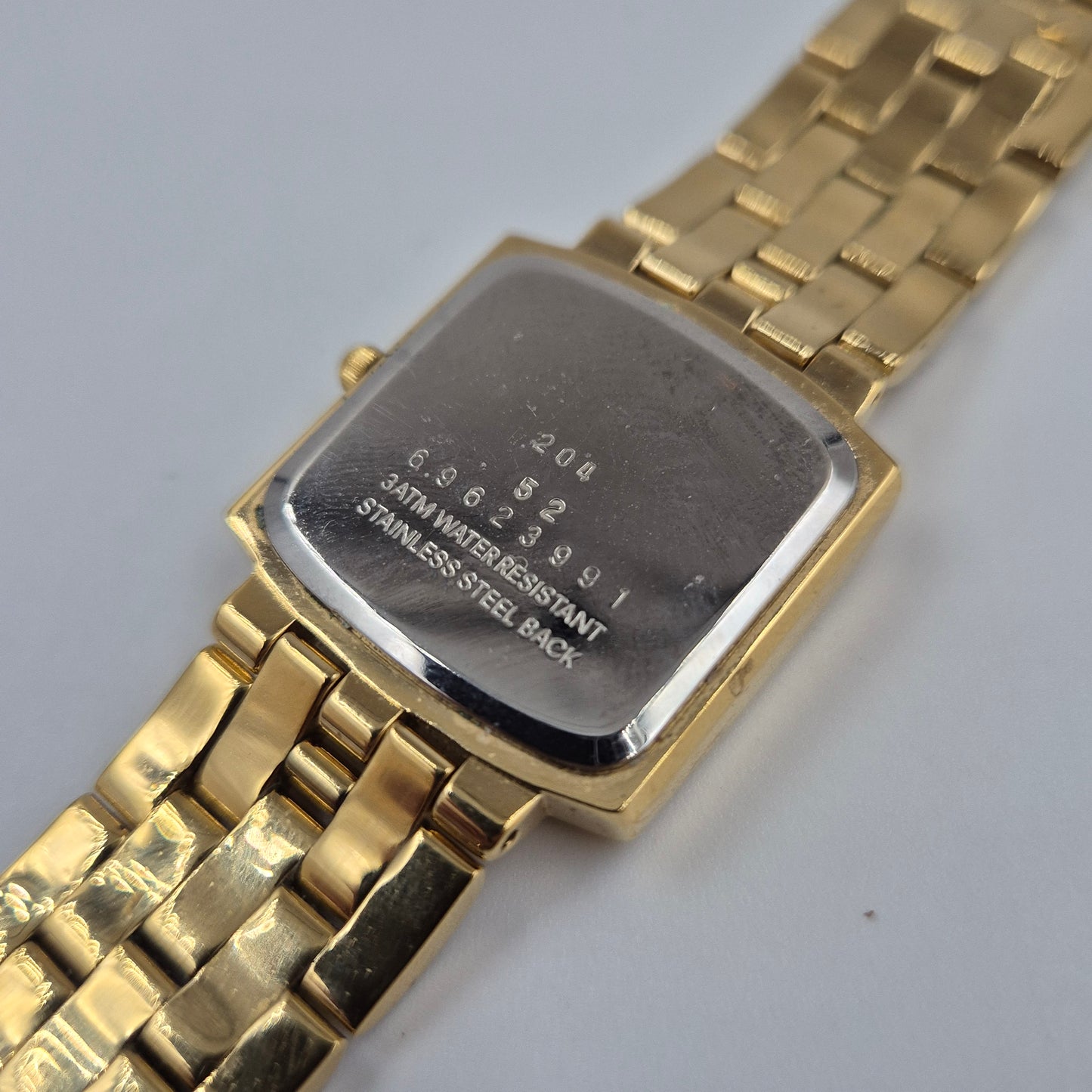 Elegante Saval Damen Uhr – Edles Design in glänzender Gold-Optik
