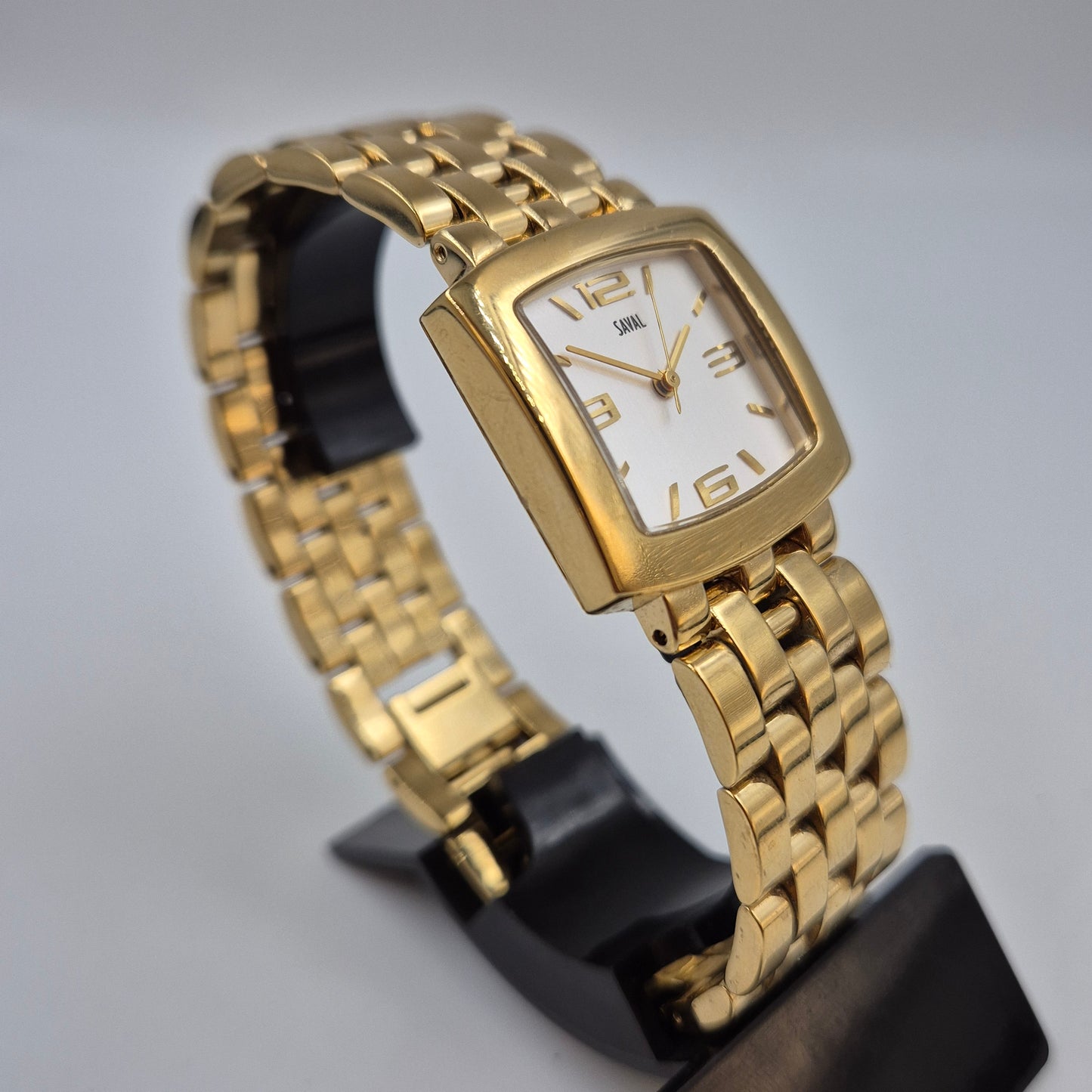 Elegante Saval Damen Uhr – Edles Design in glänzender Gold-Optik