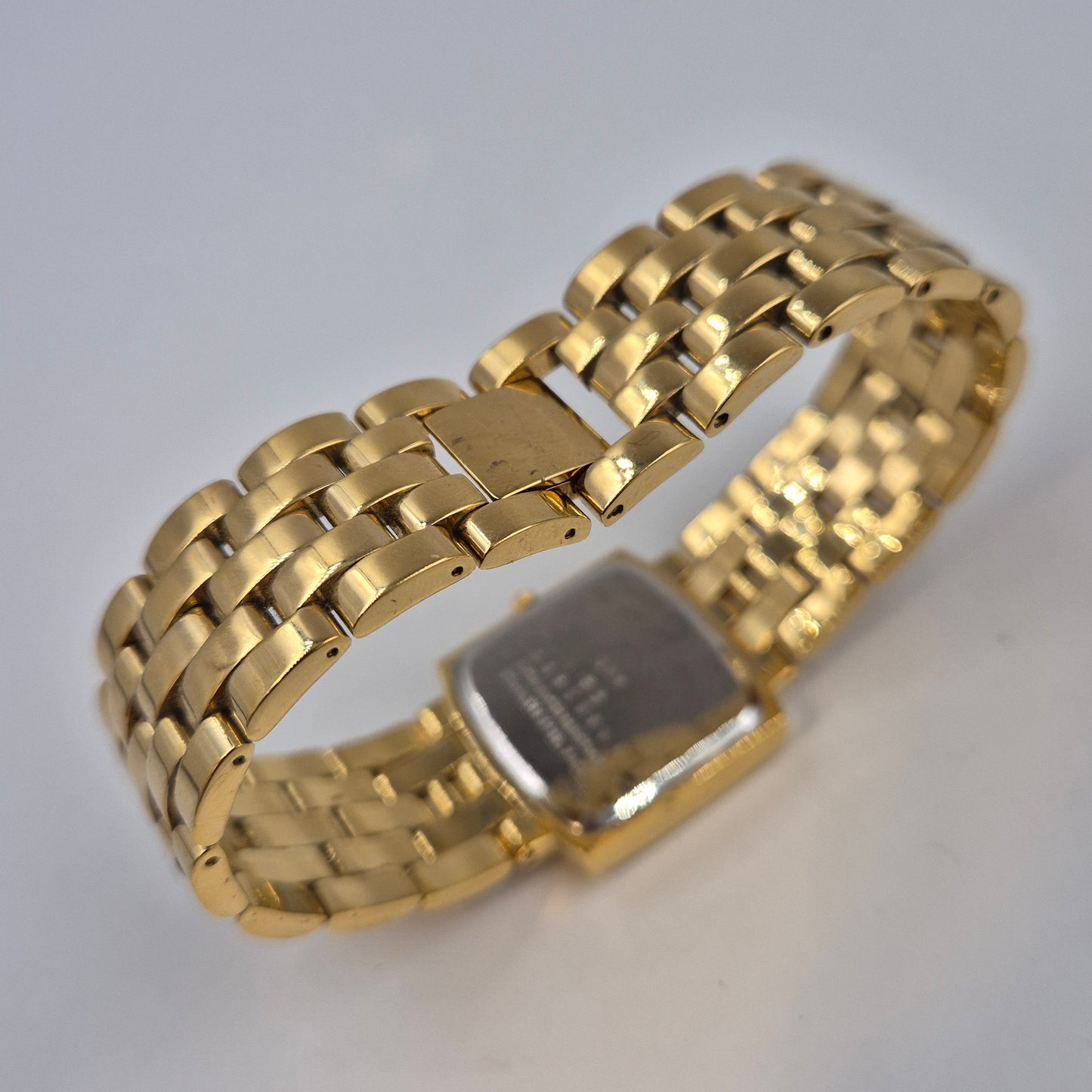 Elegante Saval Damen Uhr – Edles Design in glänzender Gold-Optik