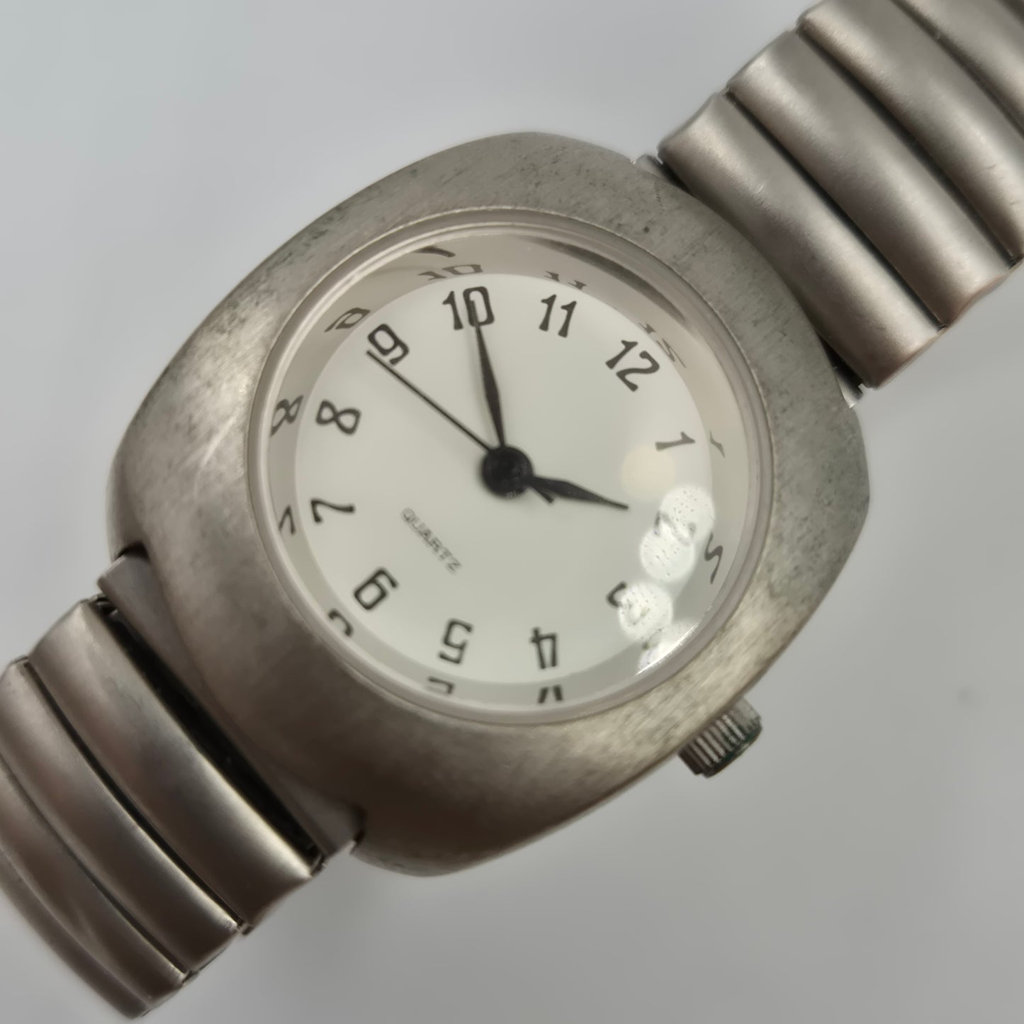 Klassische Vintage Damen Uhr – Minimalistischer Look mit Zugarmband