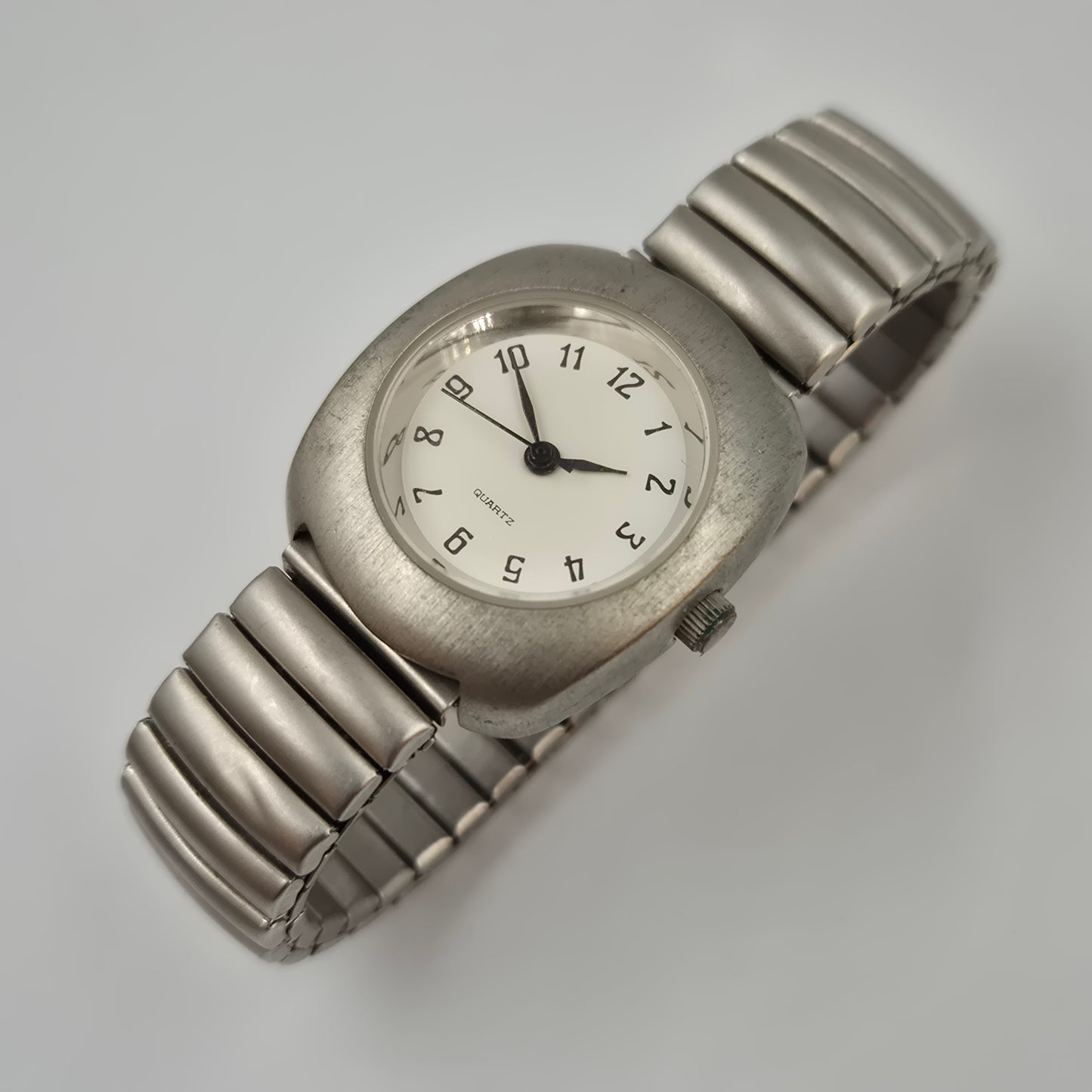 Klassische Vintage Damen Uhr – Minimalistischer Look mit Zugarmband