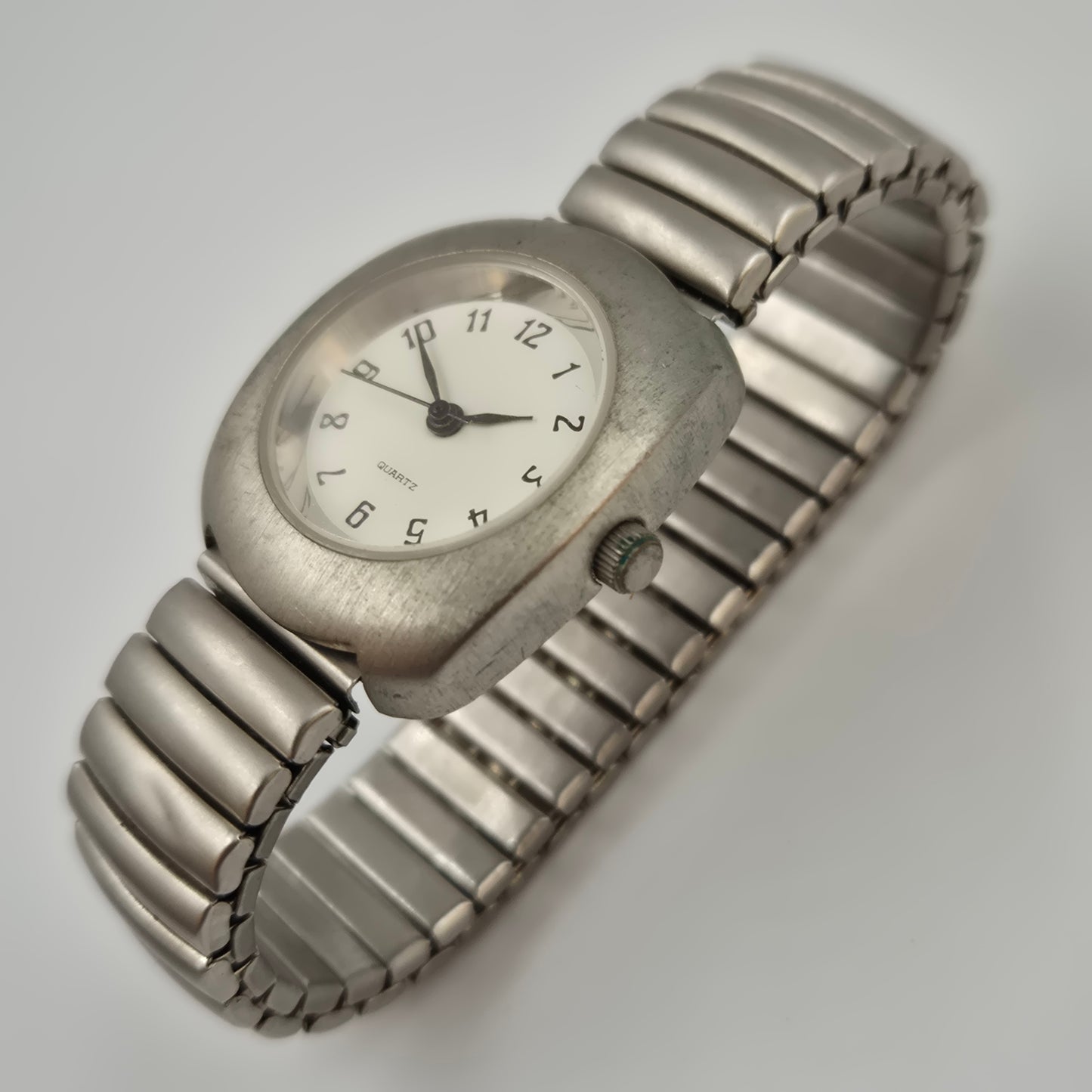 Klassische Vintage Damen Uhr – Minimalistischer Look mit Zugarmband
