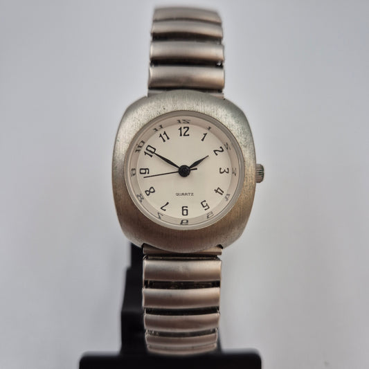 Klassische Vintage Damen Uhr – Minimalistischer Look mit Zugarmband