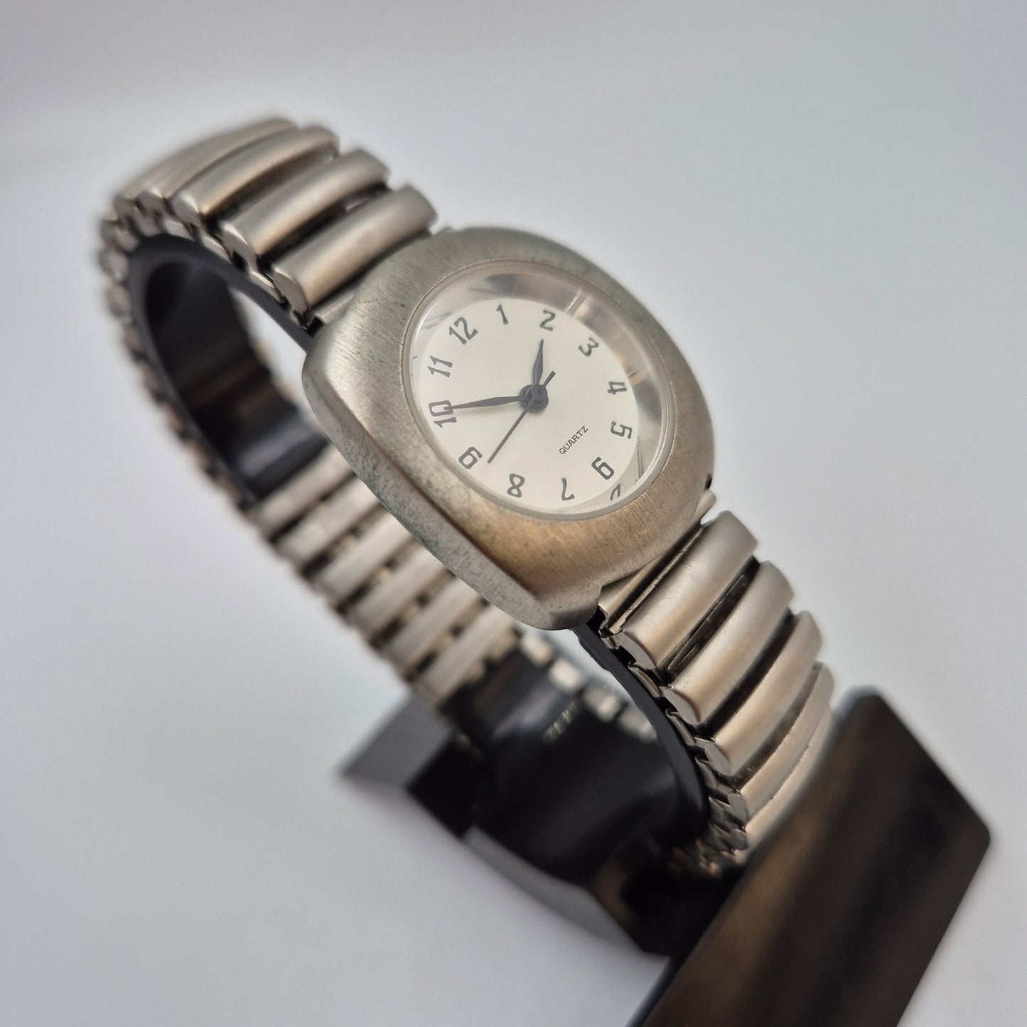 Klassische Vintage Damen Uhr – Minimalistischer Look mit Zugarmband