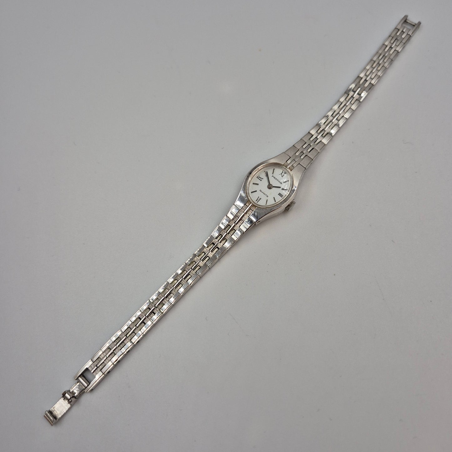 Elegante Pratina Damen Uhr – Klassischer Vintage-Look in Silber