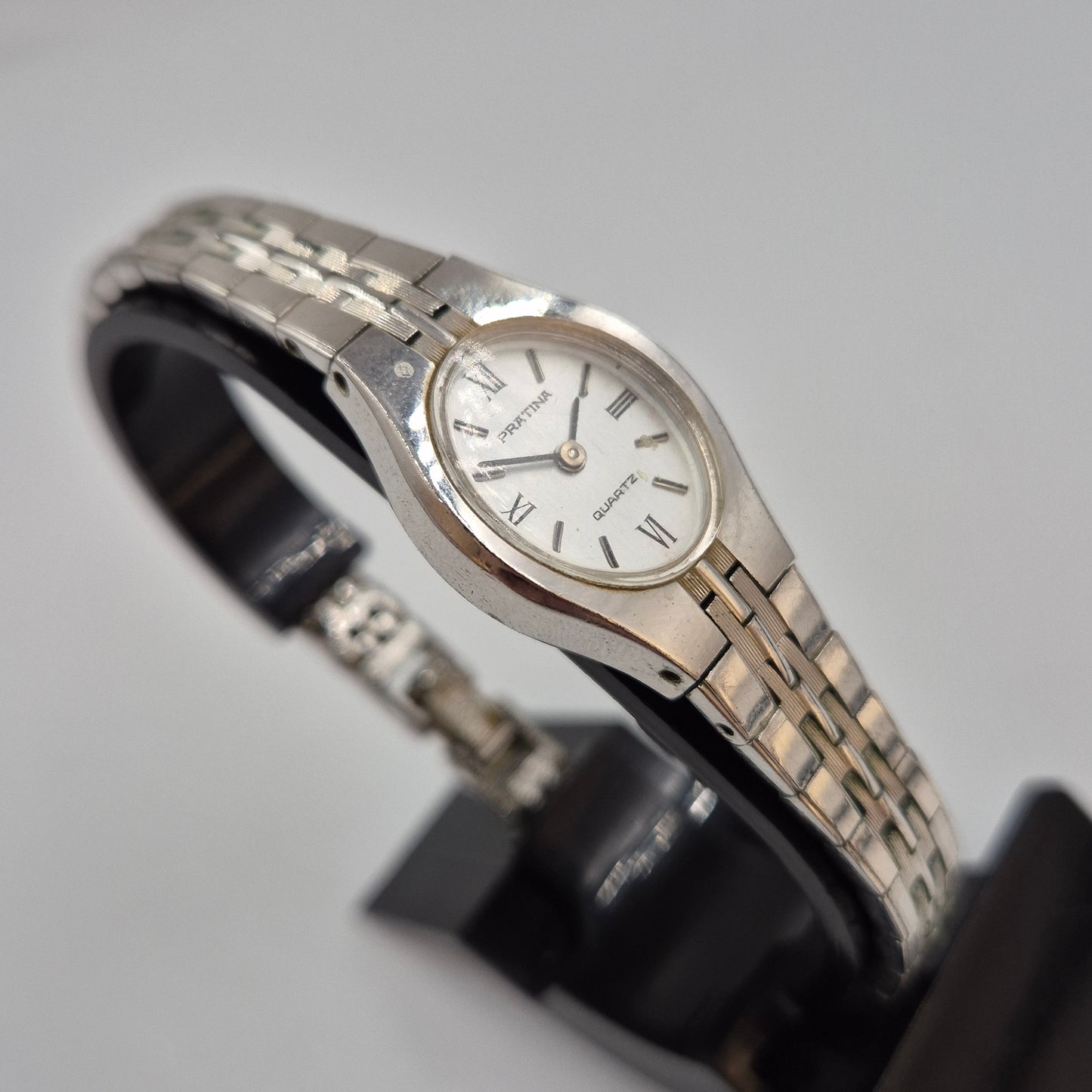 Elegante Pratina Damen Uhr – Klassischer Vintage-Look in Silber