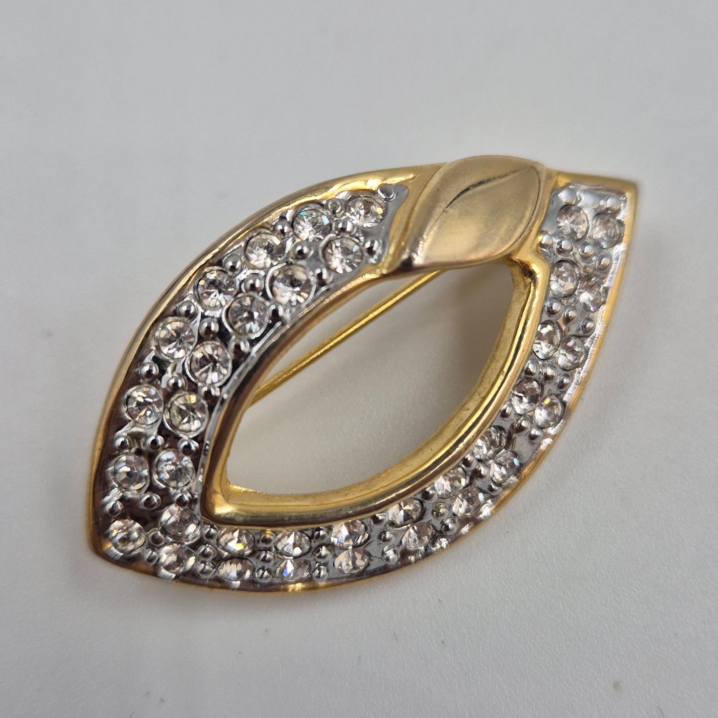 Elegante Vintage Brosche – Marquise-Form mit funkelndem Strass
