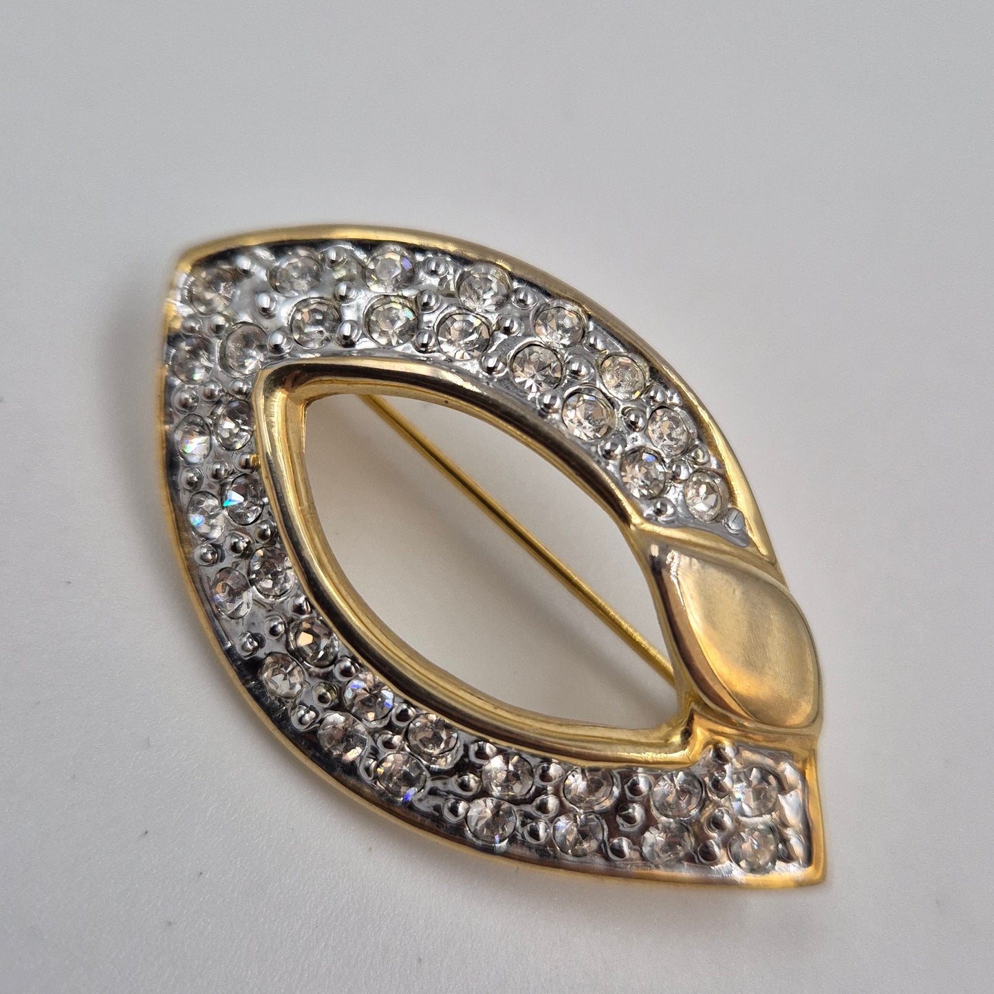 Elegante Vintage Brosche – Marquise-Form mit funkelndem Strass