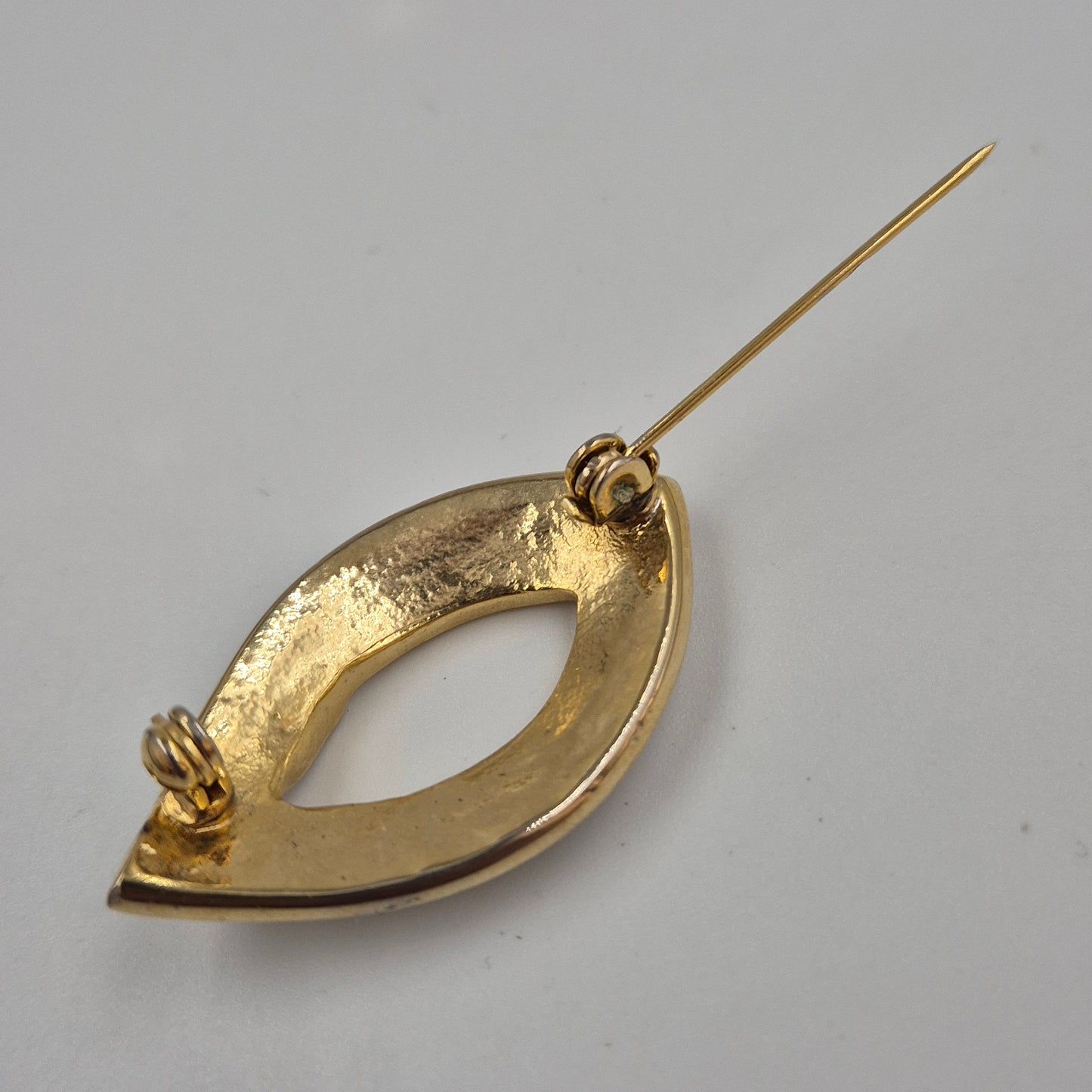 Elegante Vintage Brosche – Marquise-Form mit funkelndem Strass