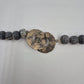 Rustikale Holzperlen Kette – Grauer Ethno Boho Halsschmuck