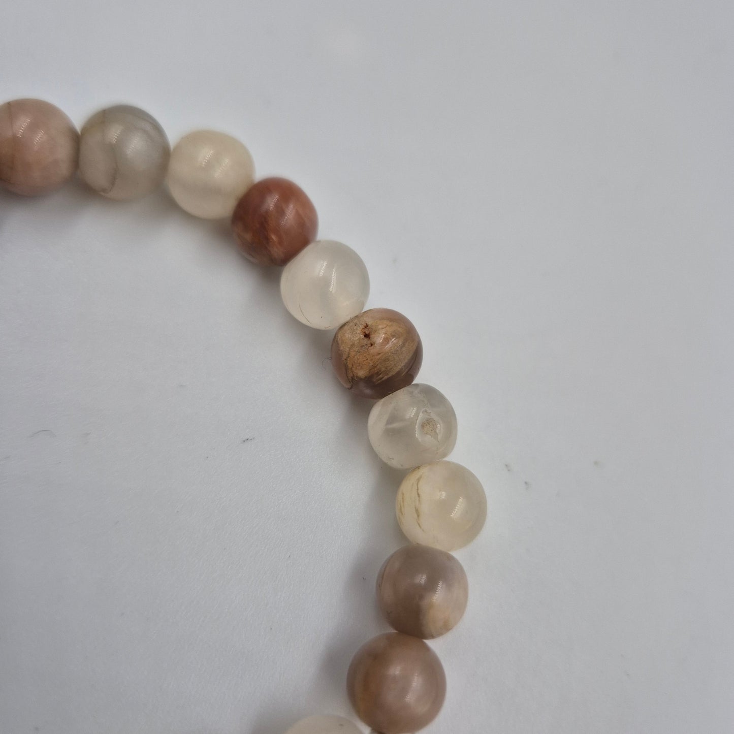Naturstein Perlen Armband – Edler Boho-Schmuck in warmen Erdtönen