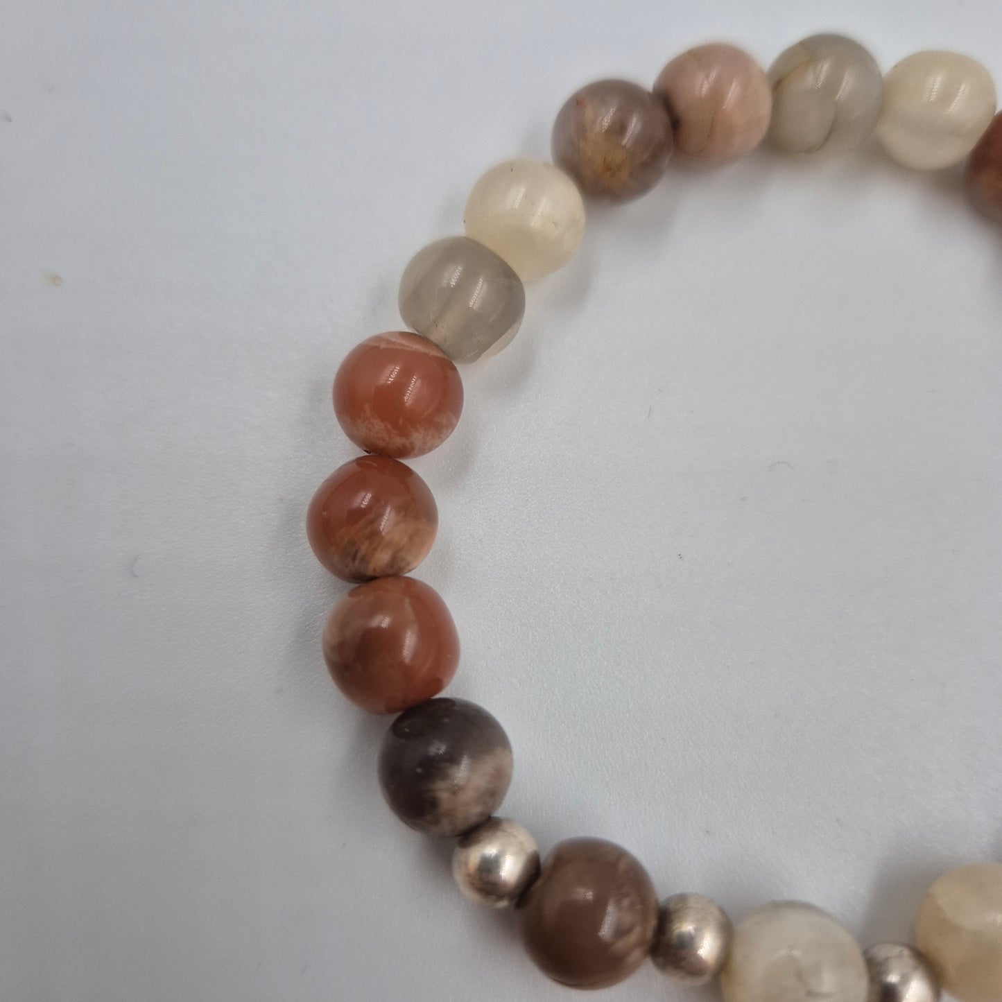 Naturstein Perlen Armband – Edler Boho-Schmuck in warmen Erdtönen