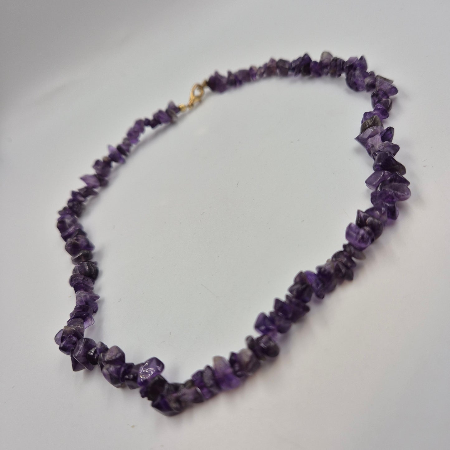 Edle Amethyst Splitter Kette – Naturstein Halskette in sattem Violett