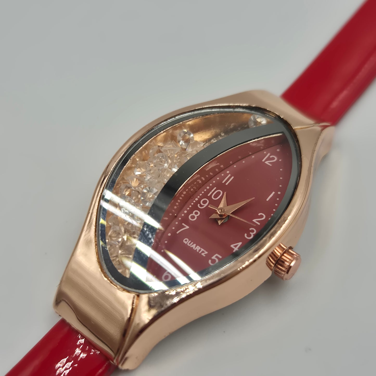 Moderne Damen Uhr mit beweglichen Steinen – Rotes Design