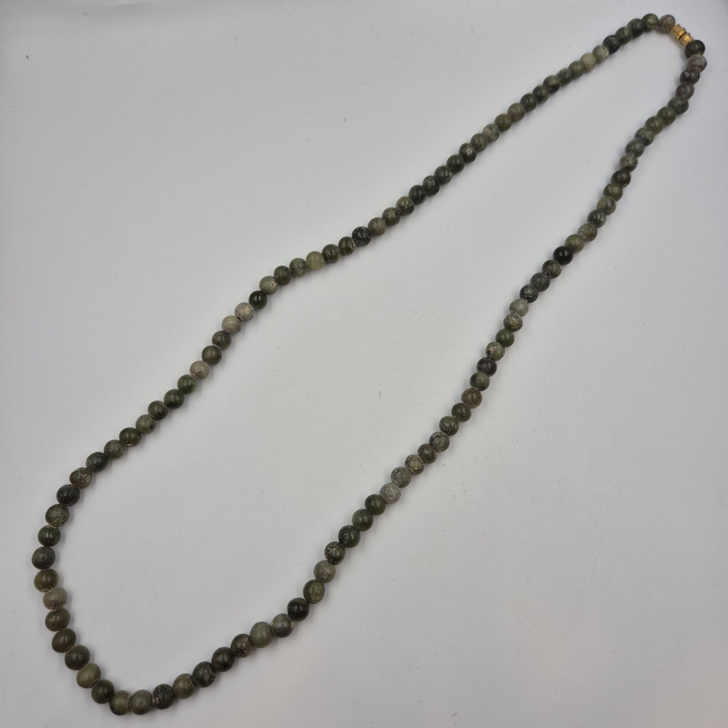 Klassische Serpentin Naturstein Kette – Stilvolles Grün mit Drehverschluss