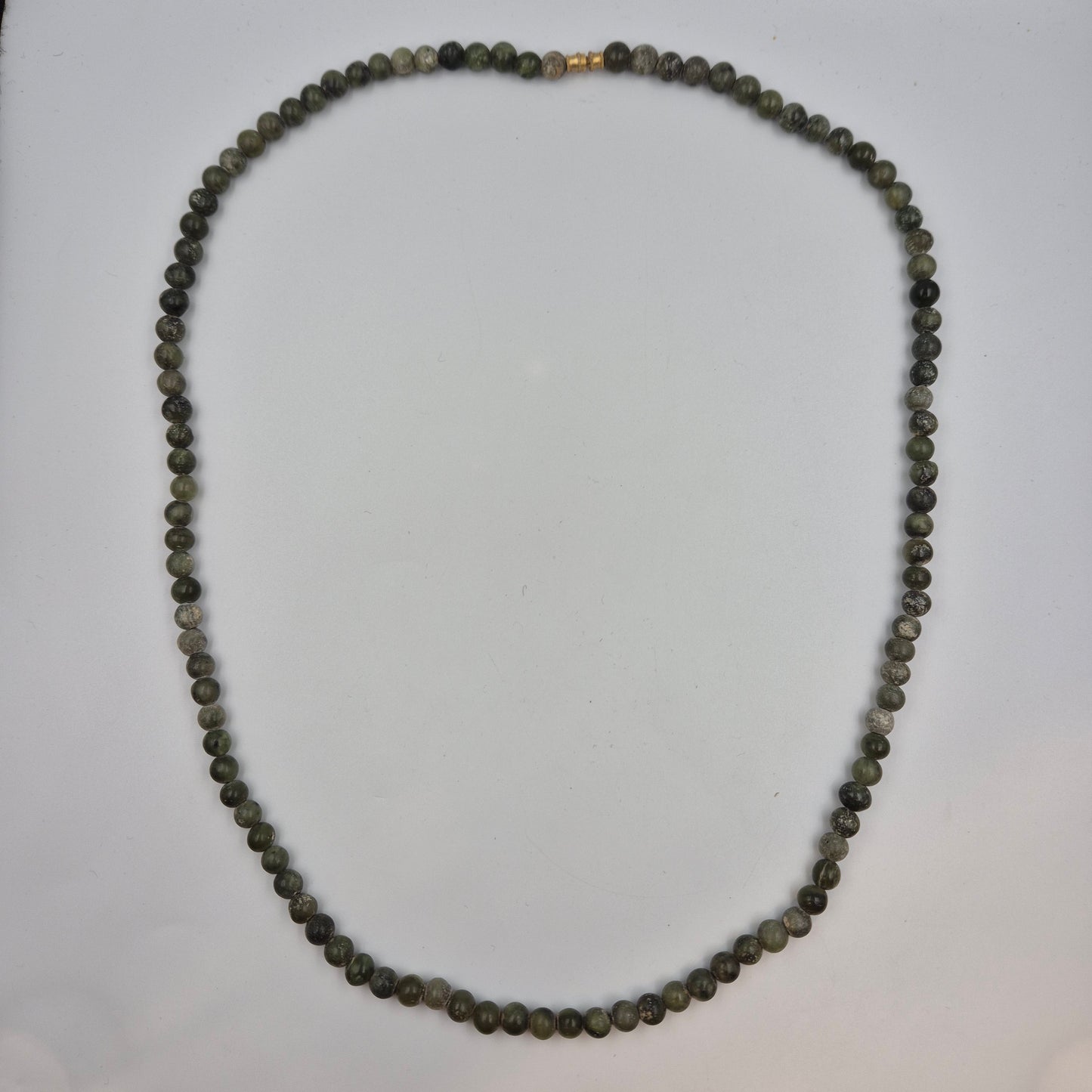 Klassische Serpentin Naturstein Kette – Stilvolles Grün mit Drehverschluss