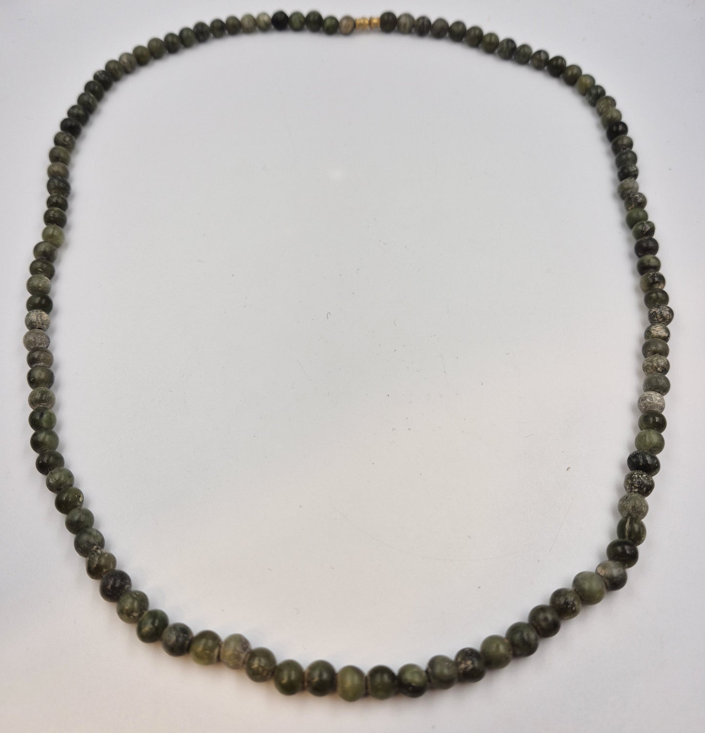 Klassische Serpentin Naturstein Kette – Stilvolles Grün mit Drehverschluss
