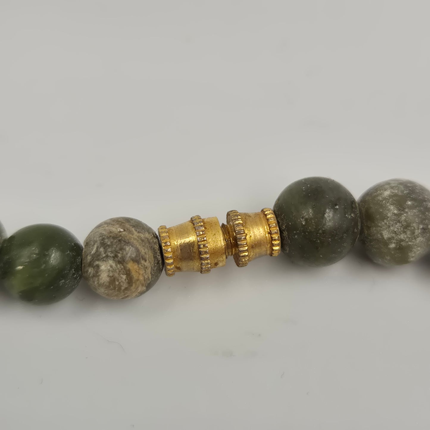 Klassische Serpentin Naturstein Kette – Stilvolles Grün mit Drehverschluss
