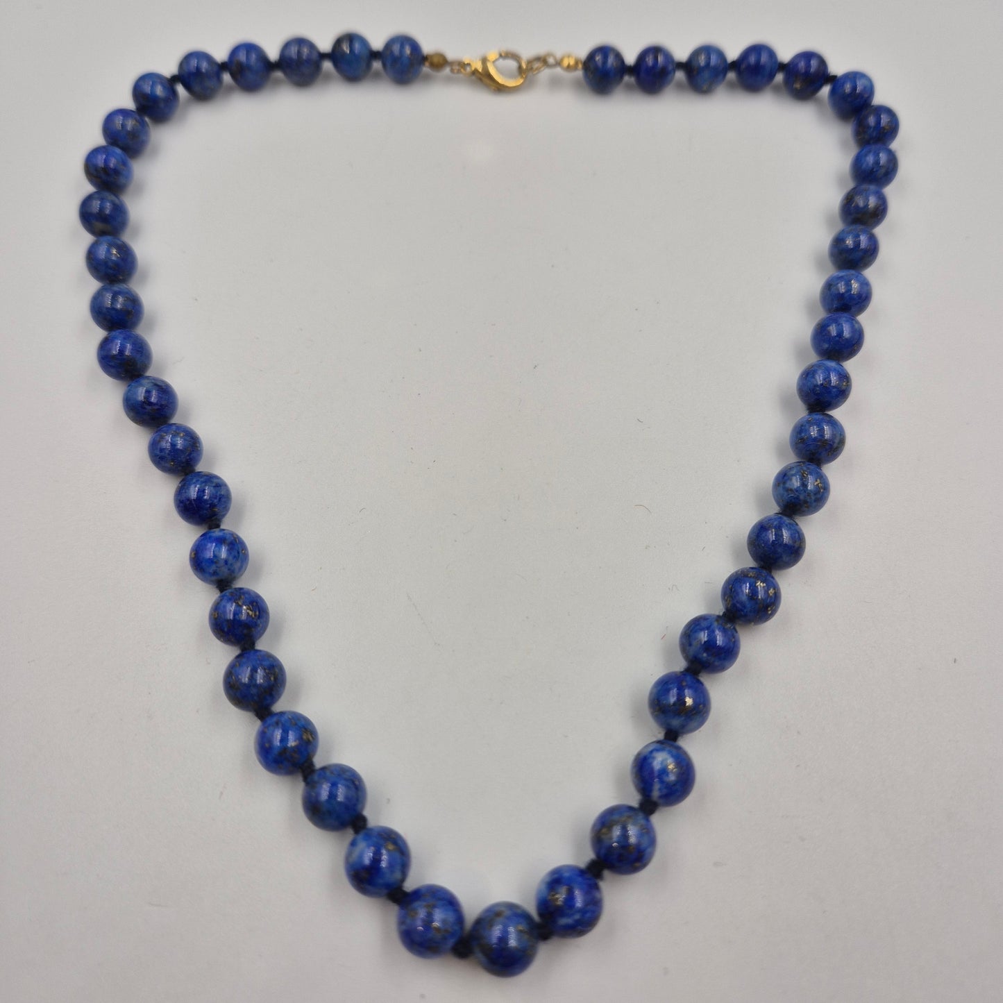Elegante Lapis Lazuli Naturstein Kette – Tiefblau mit Karabinerverschluss