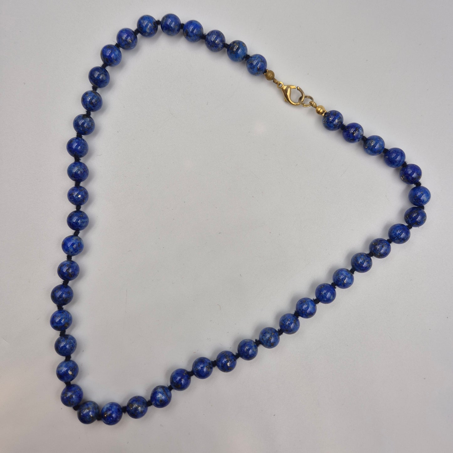 Elegante Lapis Lazuli Naturstein Kette – Tiefblau mit Karabinerverschluss