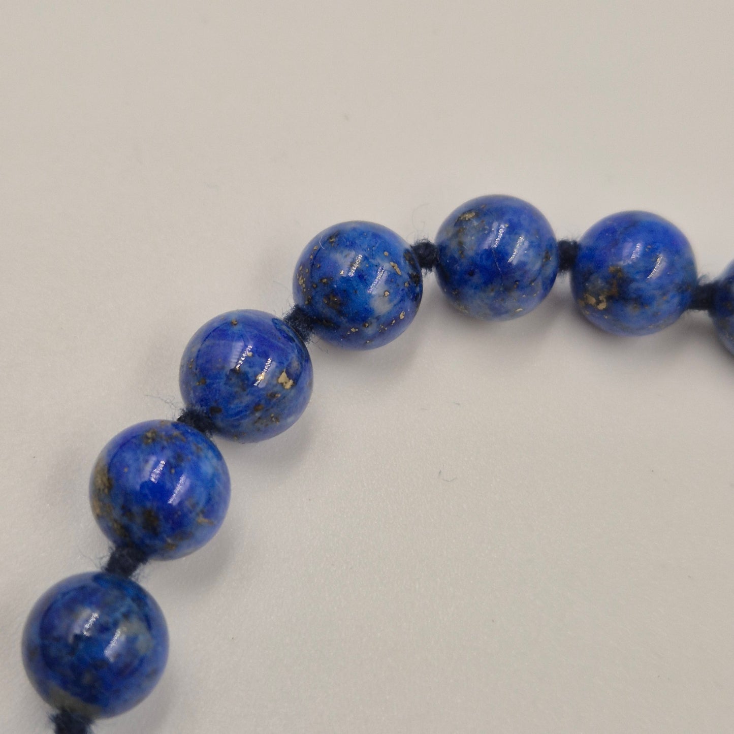 Elegante Lapis Lazuli Naturstein Kette – Tiefblau mit Karabinerverschluss