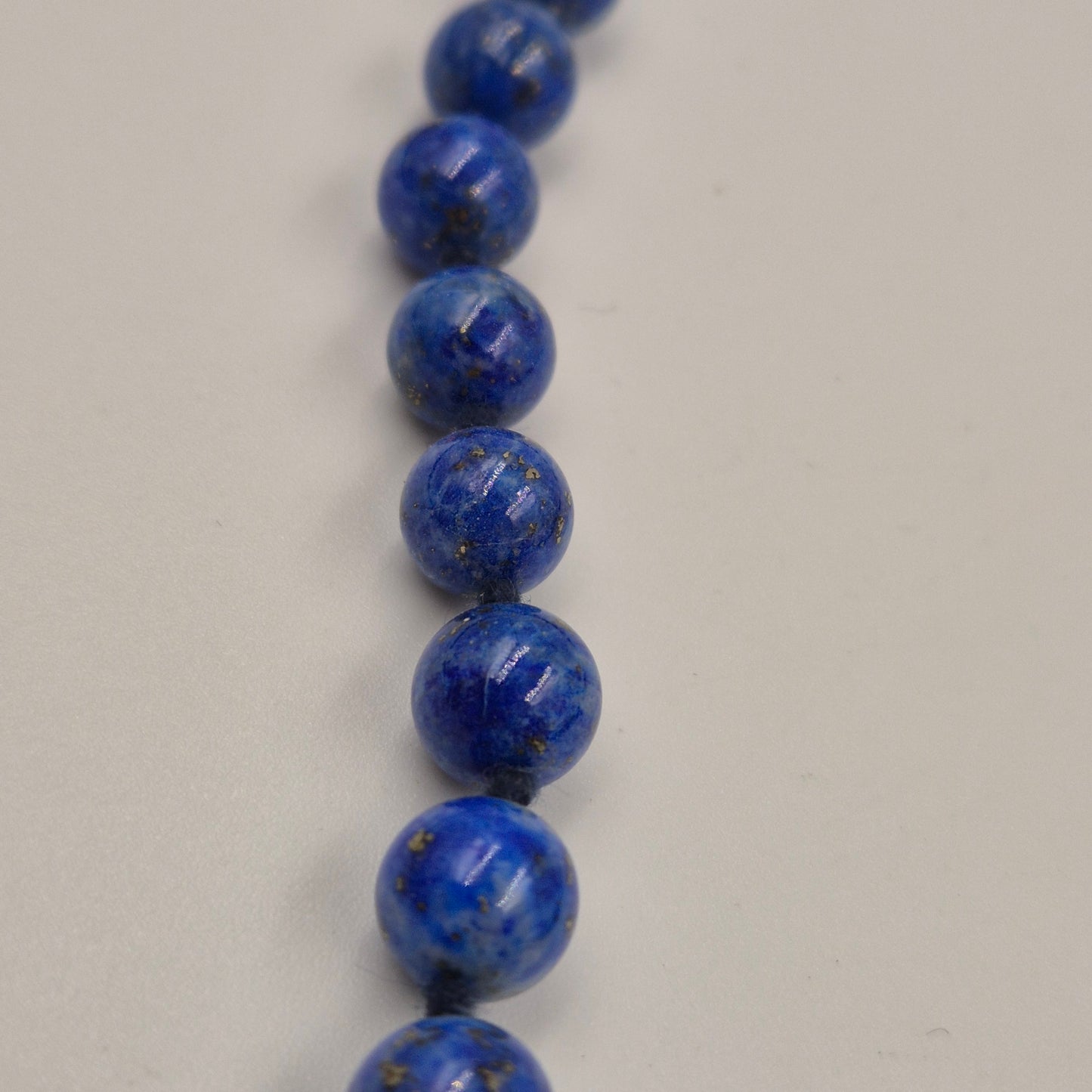 Elegante Lapis Lazuli Naturstein Kette – Tiefblau mit Karabinerverschluss