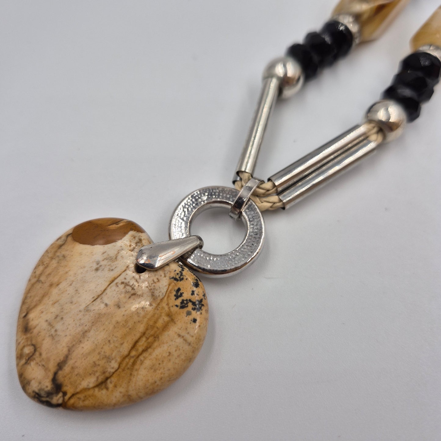 Elegante BIBA Damen Kette mit Herz Anhänger aus Naturstein