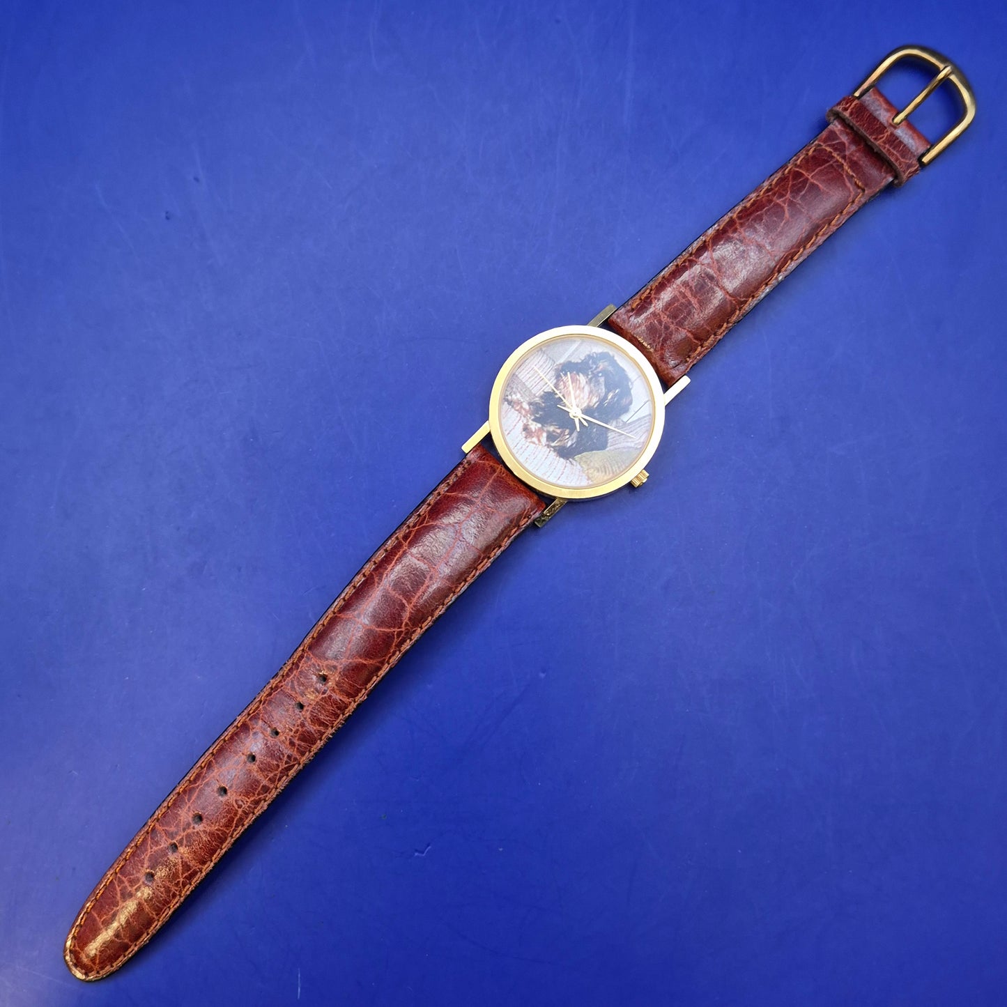 Ausgefallene Unisex Uhr mit Hundemotiv – Vintage Style in Gold & Braun