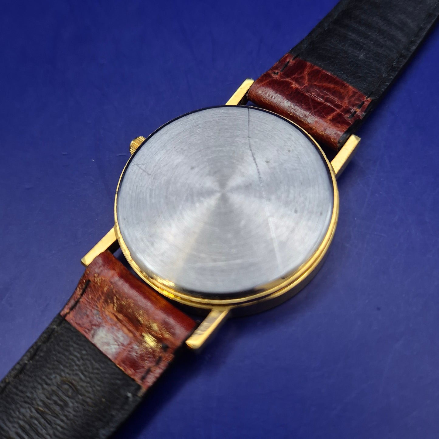 Ausgefallene Unisex Uhr mit Hundemotiv – Vintage Style in Gold & Braun