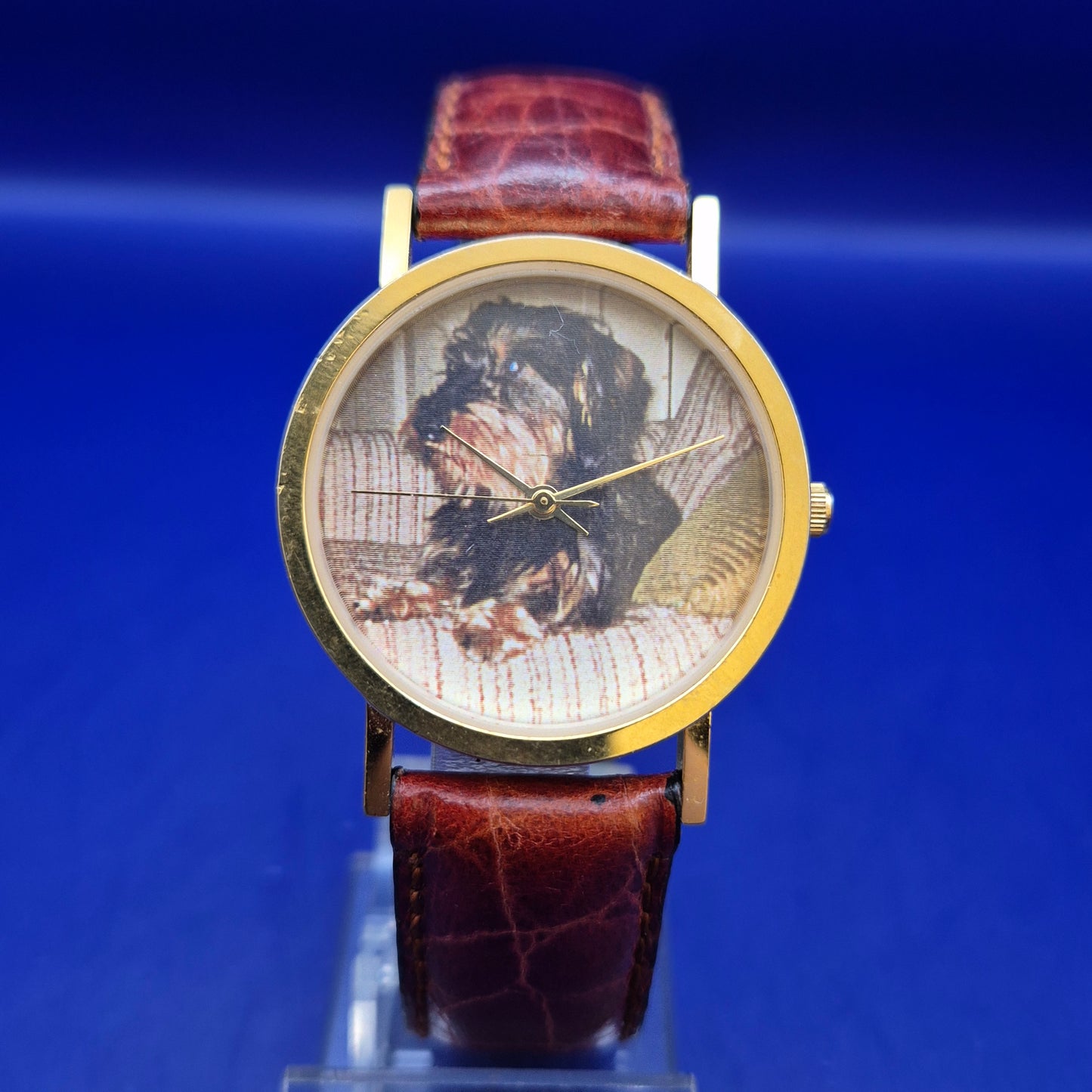 Ausgefallene Unisex Uhr mit Hundemotiv – Vintage Style in Gold & Braun