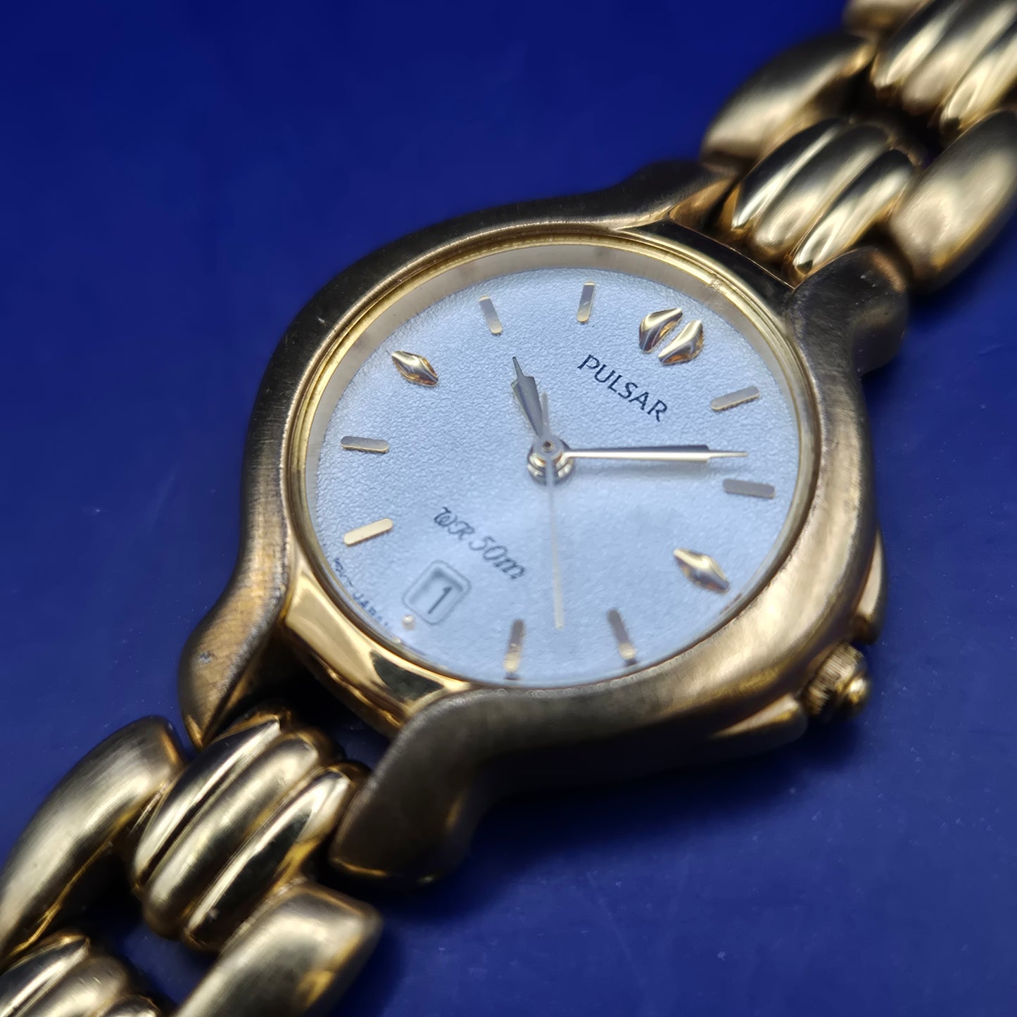 Elegante Pulsar Damen Uhr Gold – Klassisches Design mit Datumsanzeige