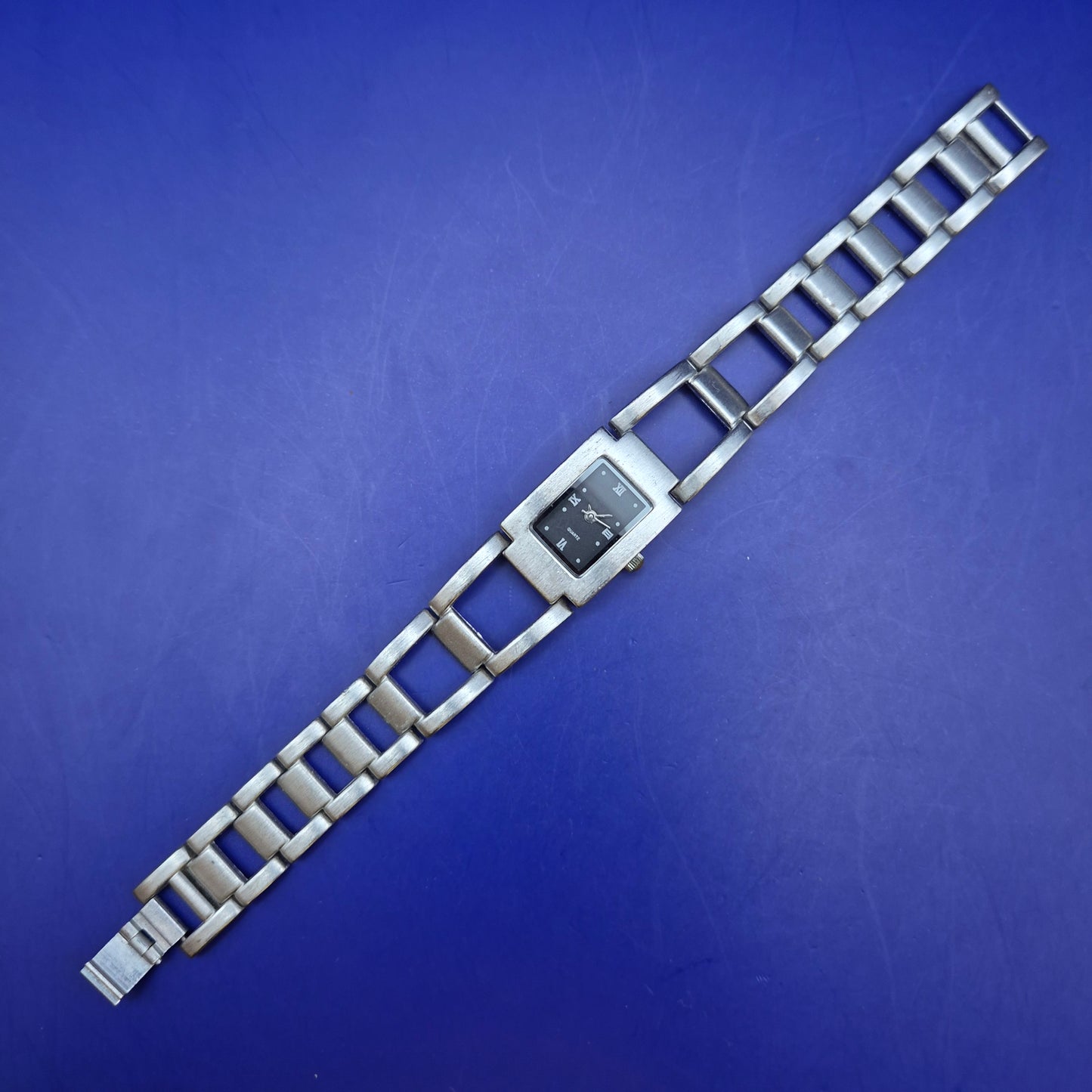 Elegante Damen Uhr in Silber-Optik – Rechteckiges Design