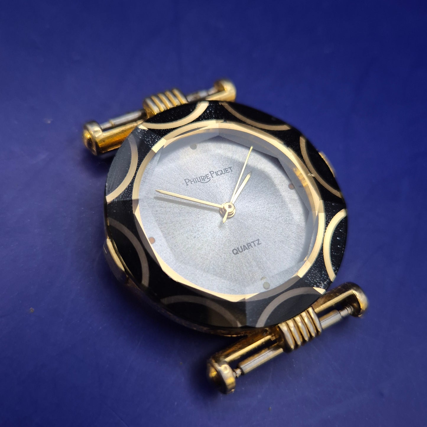 Extravagante Philippe Piguet Damen Uhr – Elegantes Facetten-Design