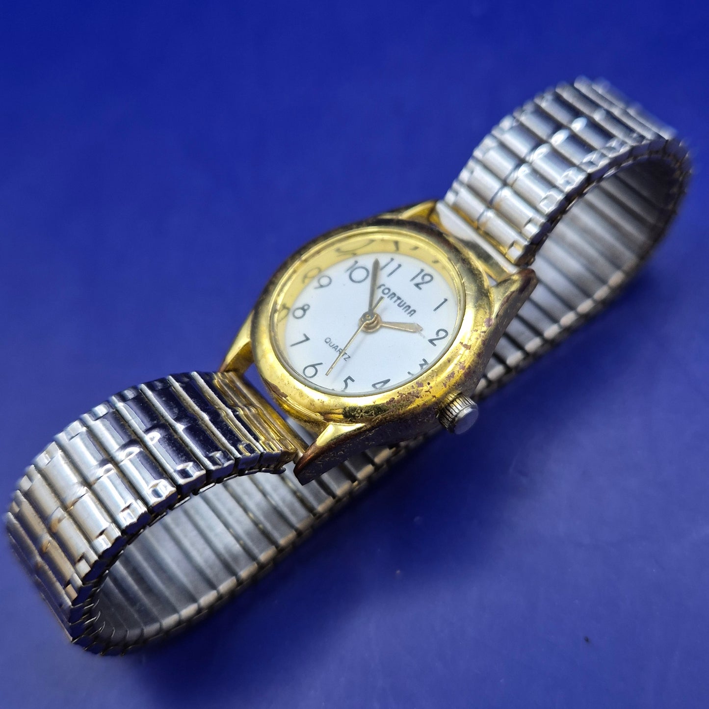 Klassische Fortuna Damen Uhr – Goldener Vintage-Stil mit Zugband