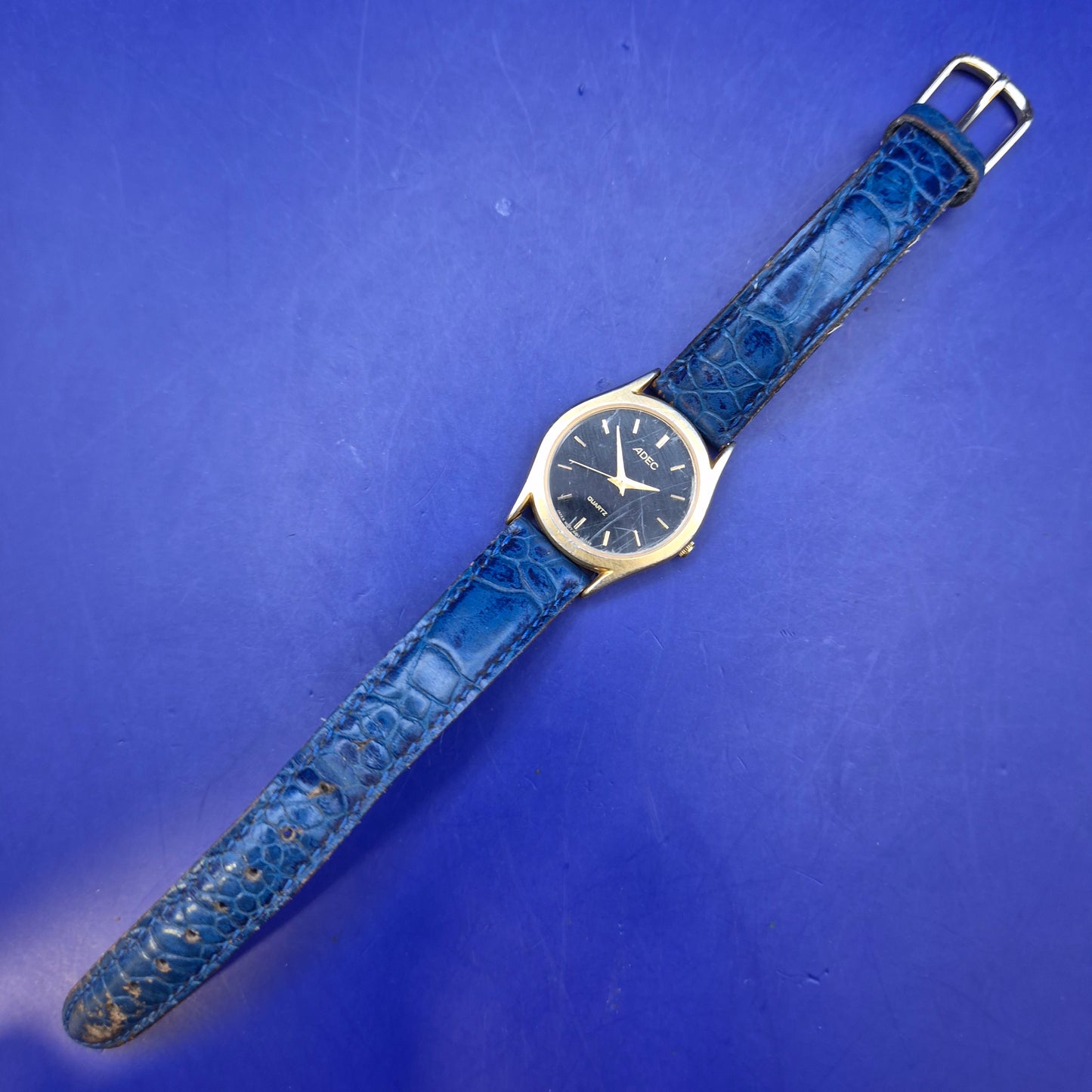 Klassische ADEC Damen Uhr – Elegantes Design in Schwarz und Gold