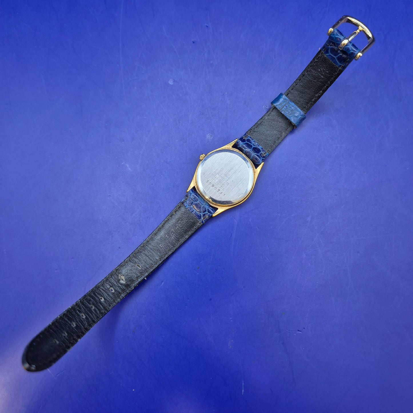 Klassische ADEC Damen Uhr – Elegantes Design in Schwarz und Gold