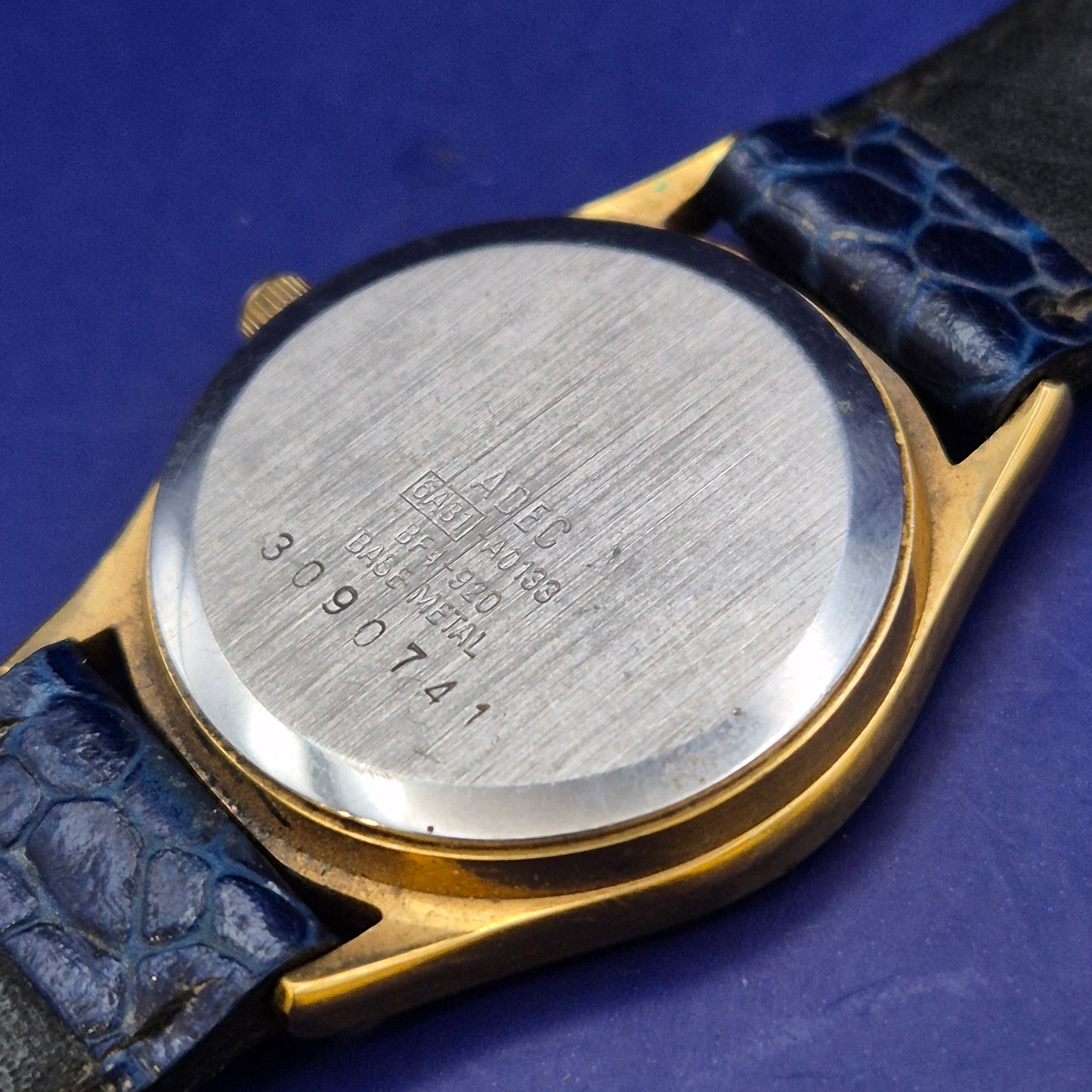 Klassische ADEC Damen Uhr – Elegantes Design in Schwarz und Gold