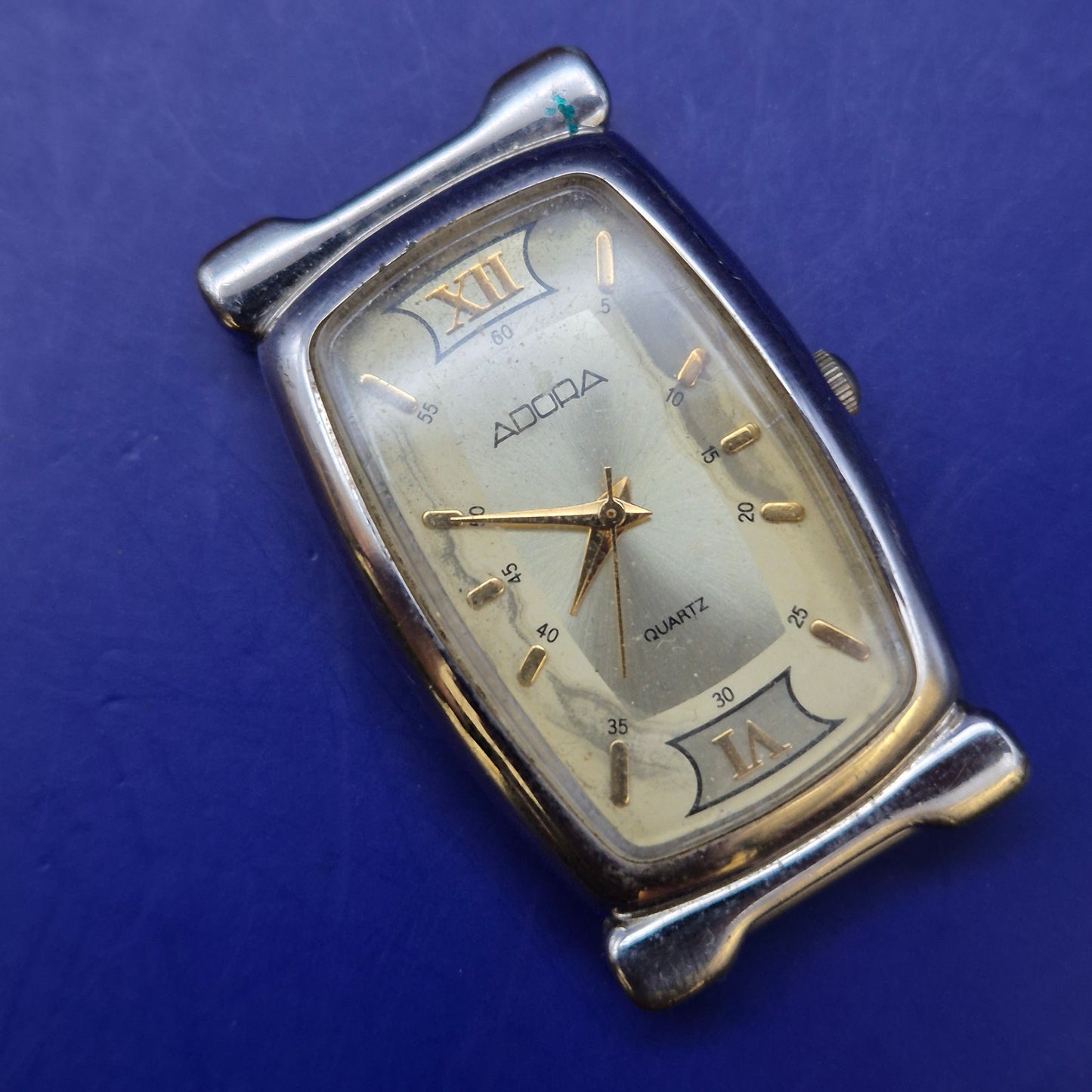 Klassische Adora Damen Uhr – Rechteckiges Design mit römischen Ziffern