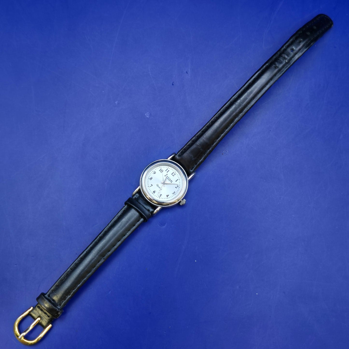 Klassische Irion Damen Uhr – Zeitloses Design mit Lederarmband
