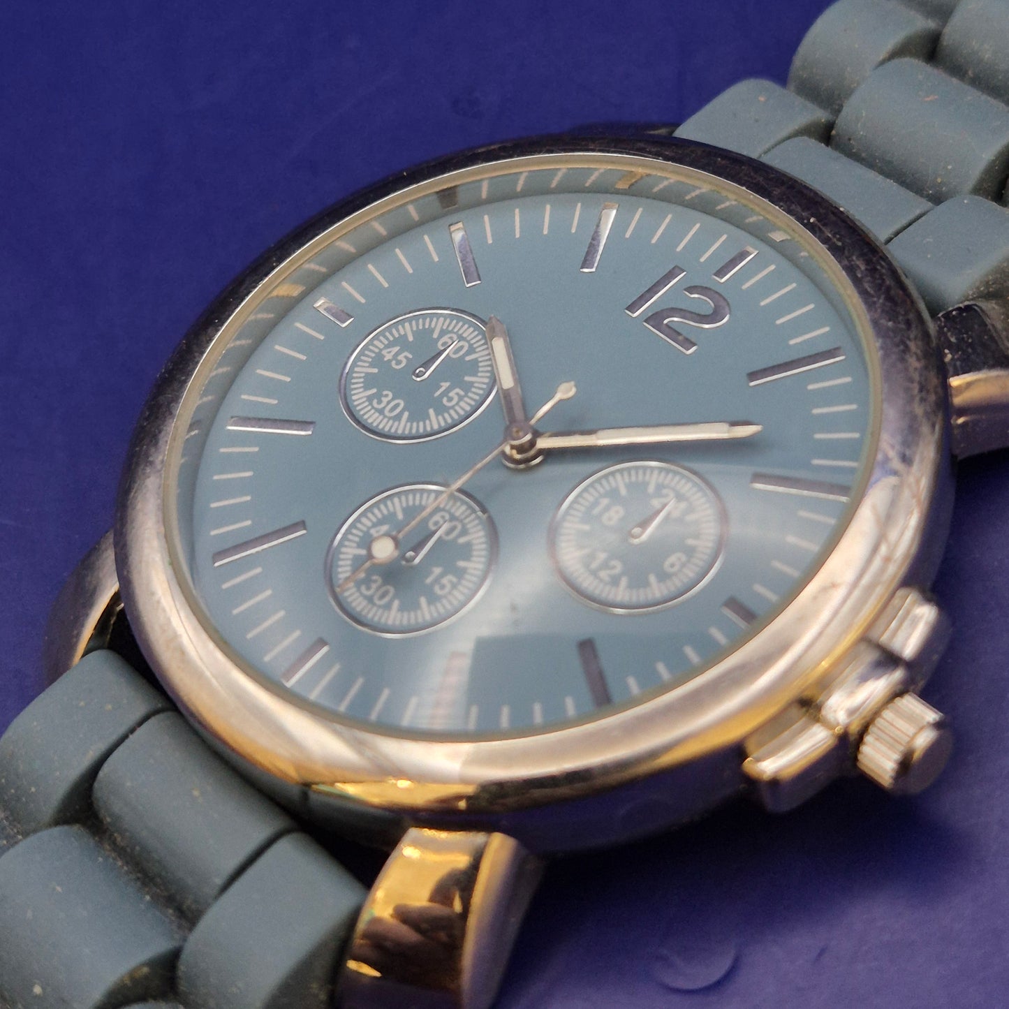 Moderne LBMDJ Damen Uhr – Sportlicher Look in Mattblau und Silber