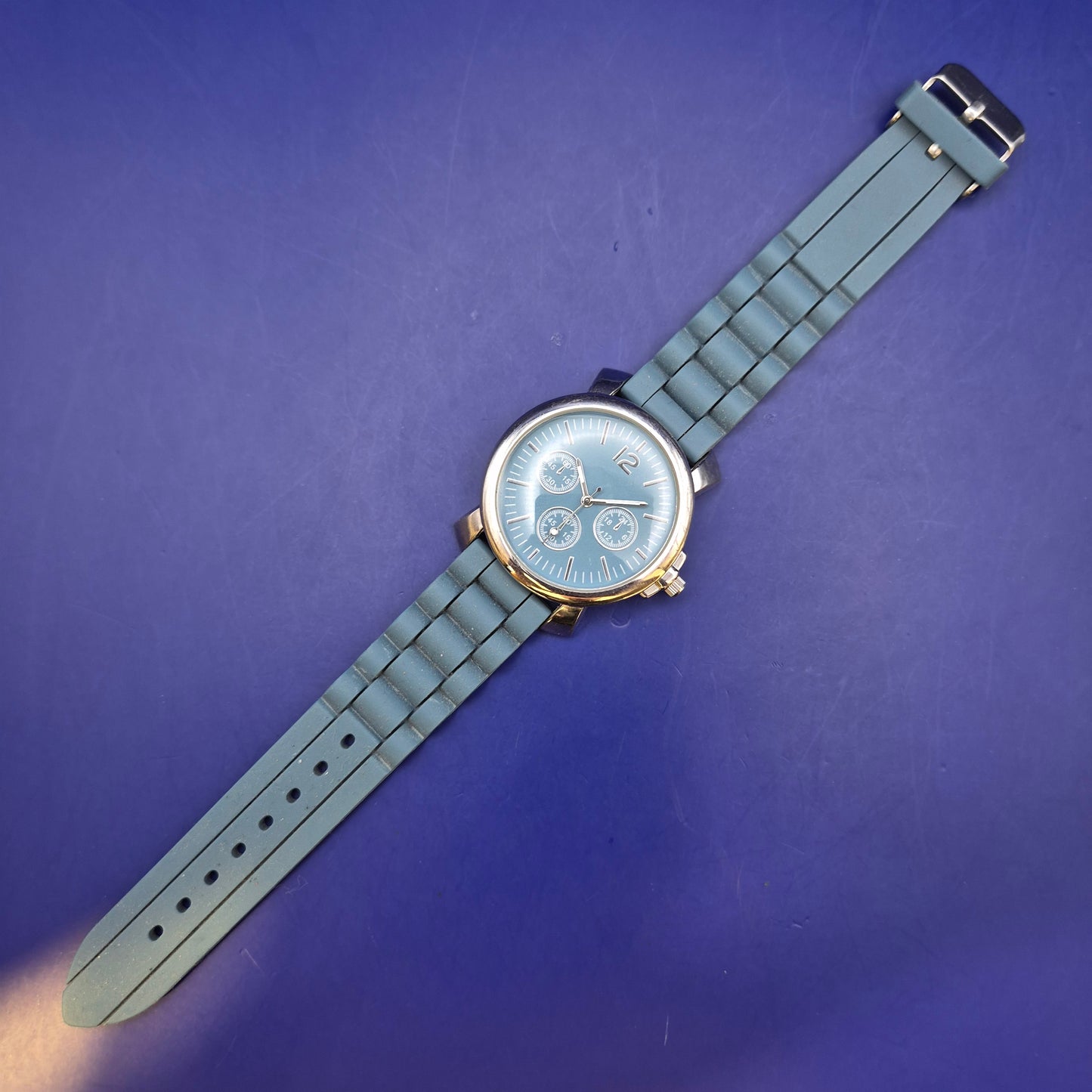 Moderne LBMDJ Damen Uhr – Sportlicher Look in Mattblau und Silber